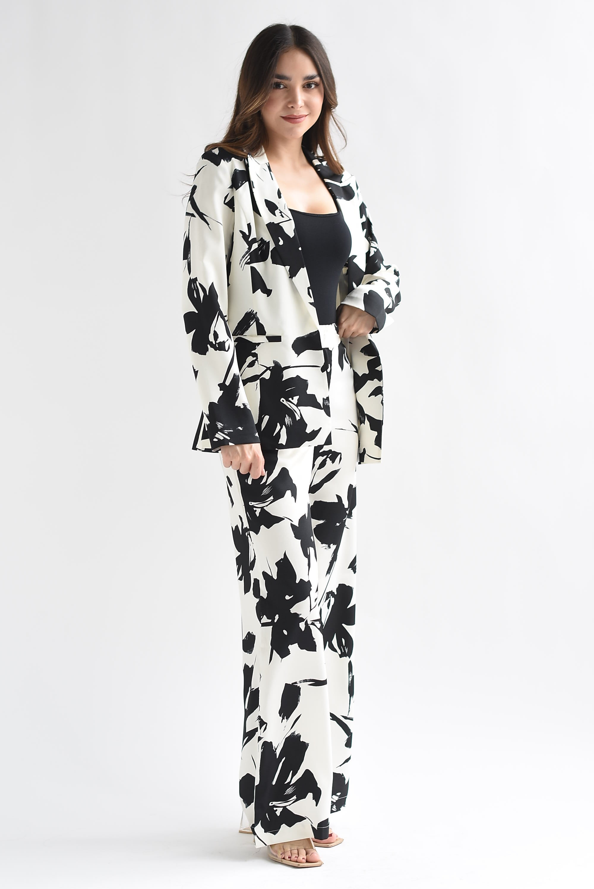 Set Pantalón y Blazer Flores Blanco con Negro