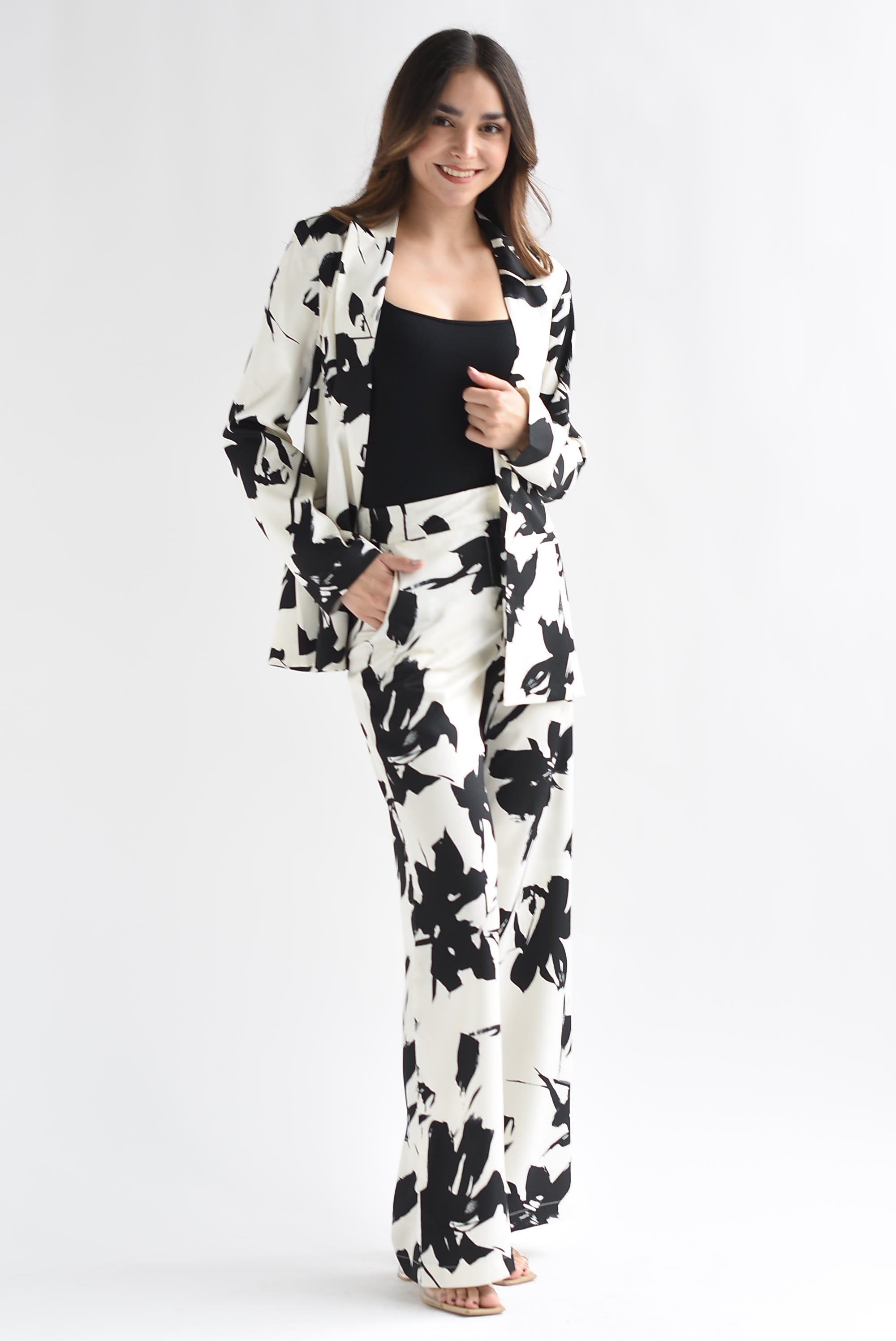 Set Pantalón y Blazer Flores Blanco con Negro