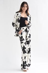 Fashion Styled Set Pantalón y Blazer Flores Blanco con Negro