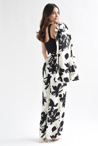 Fashion Styled Set Pantalón y Blazer Flores Blanco con Negro