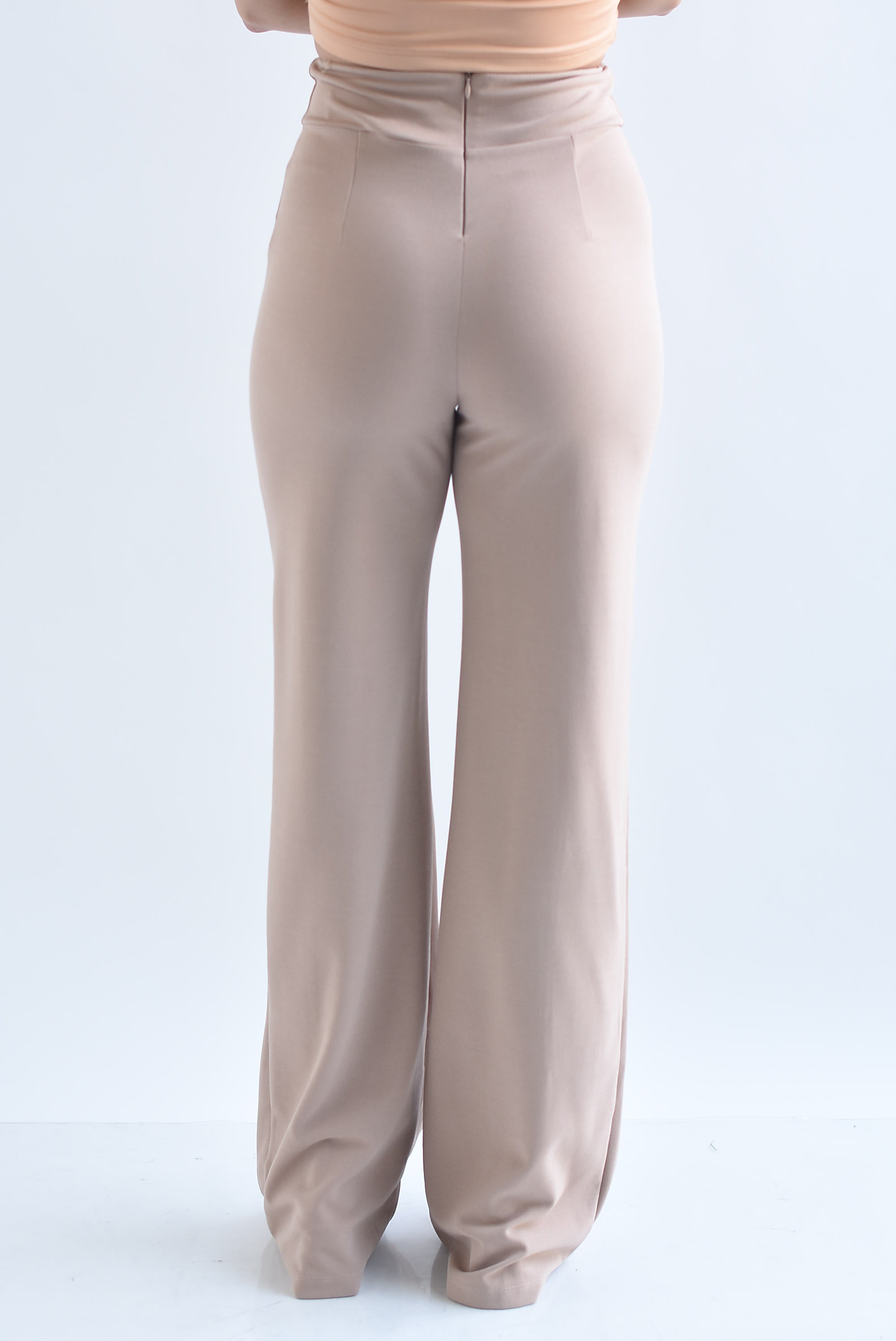 Pantalón pierna ancha y cintura alta