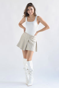 Fashion Styled Falda vinipiel plisada envolvente Ivory