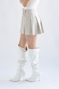Fashion Styled Falda vinipiel plisada envolvente Ivory