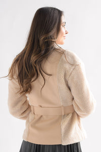 Fashion Styled Chamarra biker borrega con vinipiel Beige