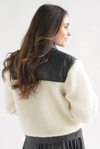 Fashion Styled Chamarra borrega con vinipiel Ivory