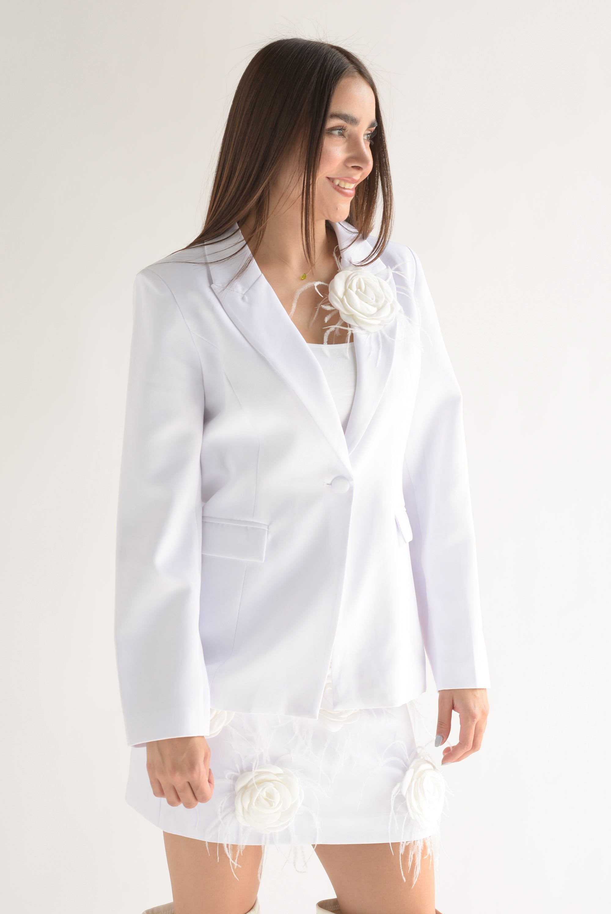 Set Falda y Blazer rosas con plumas Blanco