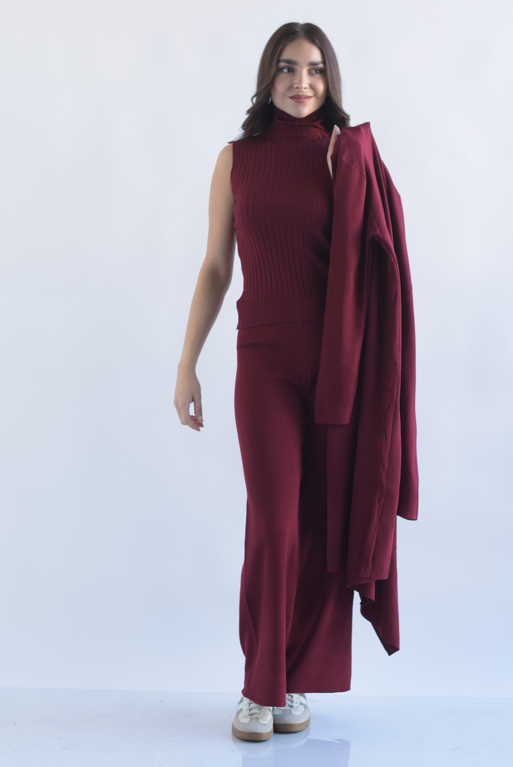 Set Pantalón, Blusa canalé y Ensamble punto