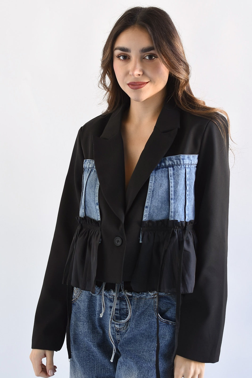 Blazer corto con Denim y olán Negro