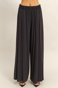 Fashion Styled Set Pantalón wide leg y T-shirt crop manga larga Negro