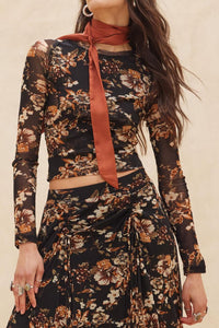 Fashion Styled Set Falda asimétrica y Blusa mesh flores Negra