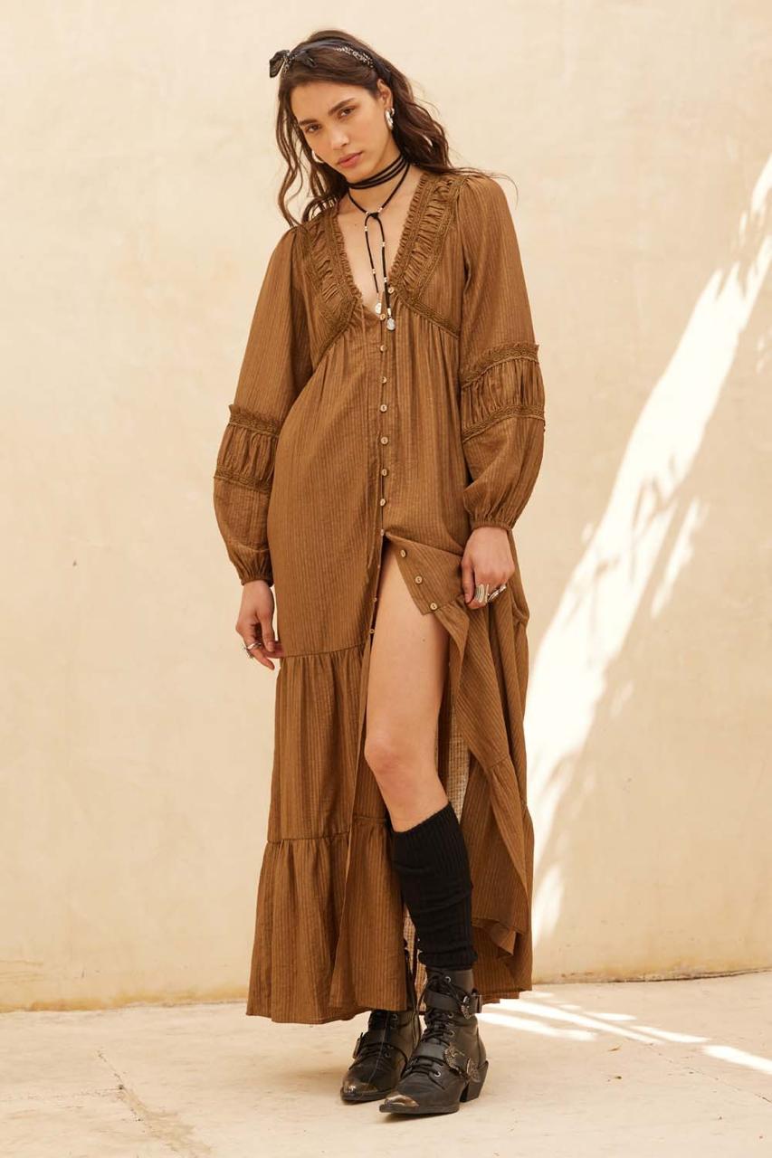 Vestido corrugado tira bordada Marrón