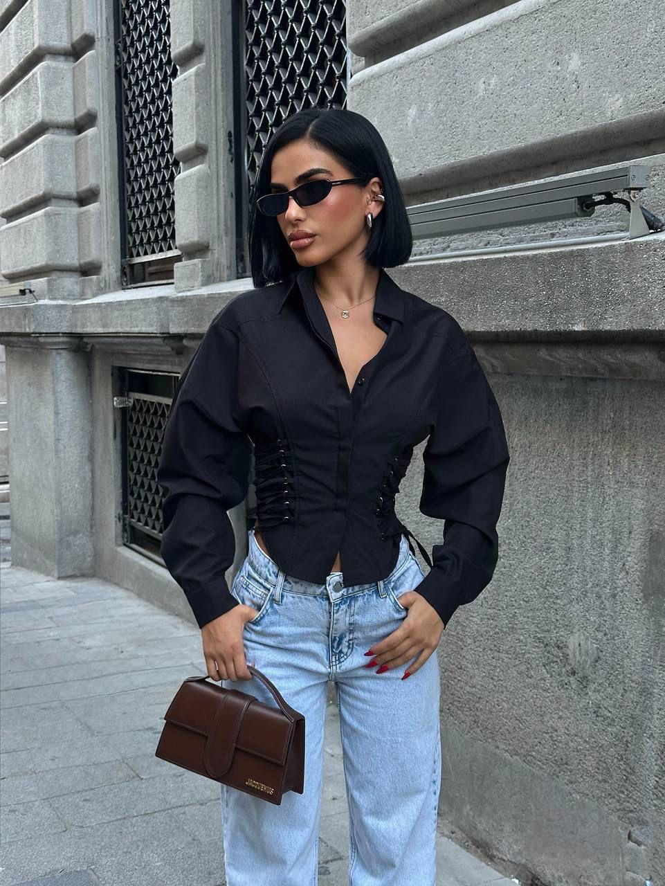 Camisa crop jaretas laterales