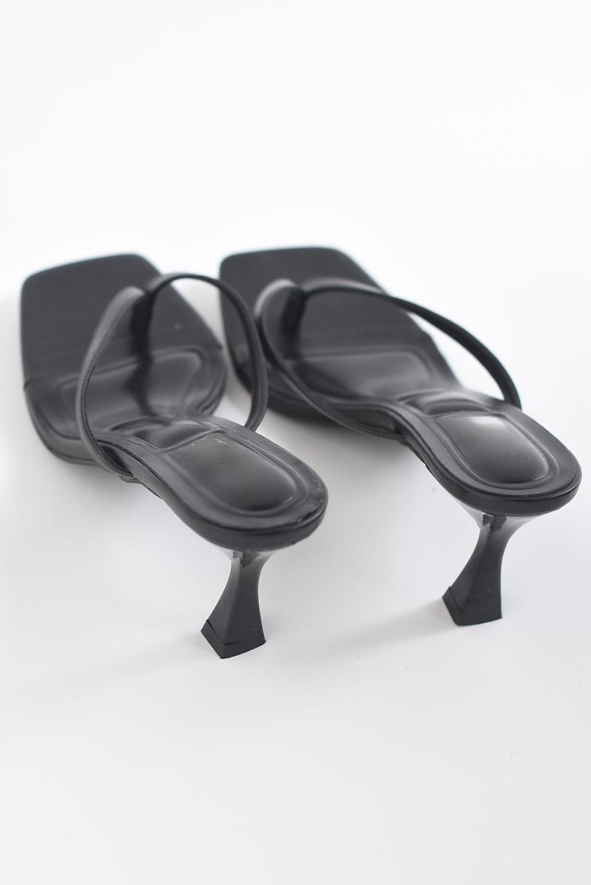 Sandalia Thong tacón