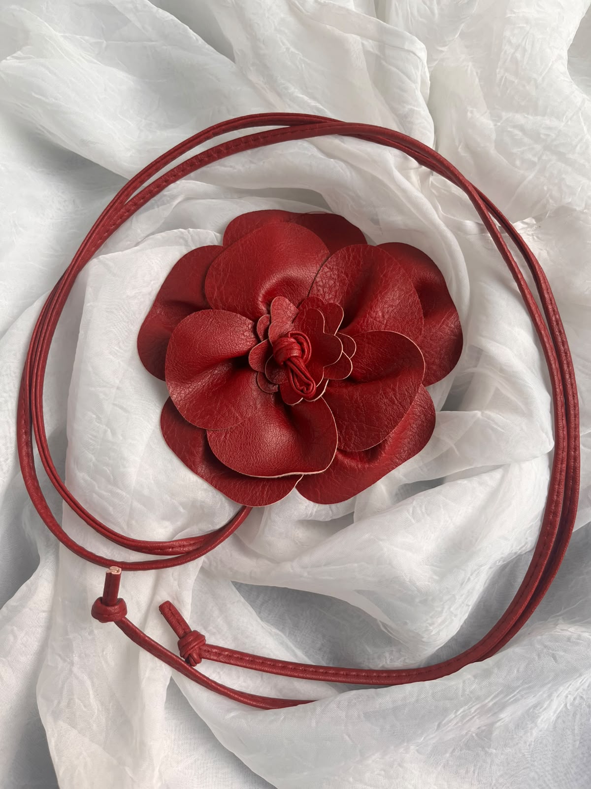 Cinturón y choker vinipiel Flor