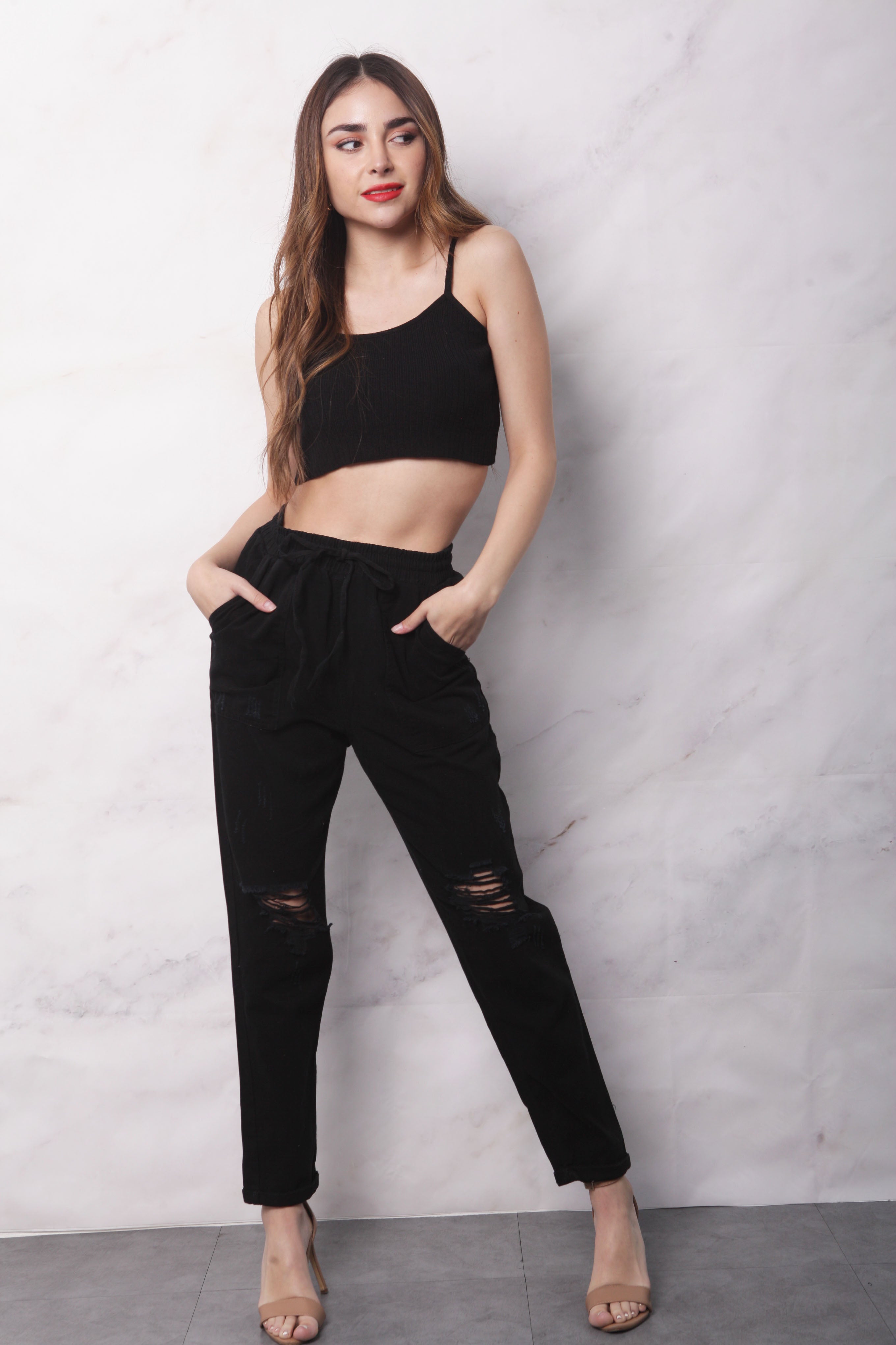 Jeans Mom con jareta rasgados Negro