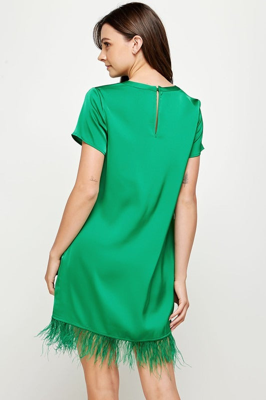 Vestido manga corta con plumas Verde