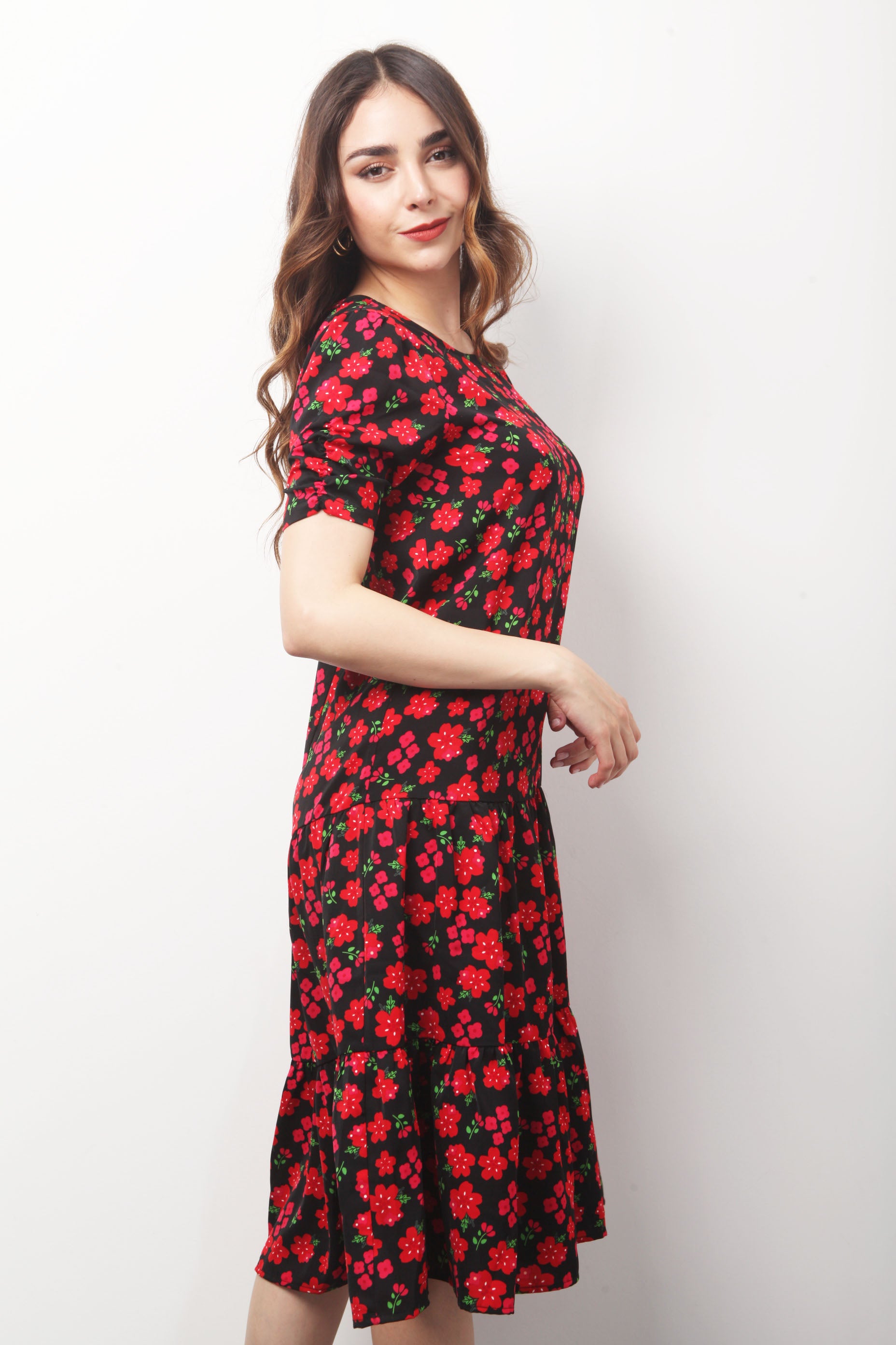 Vestido midi Negro con flores Rojas