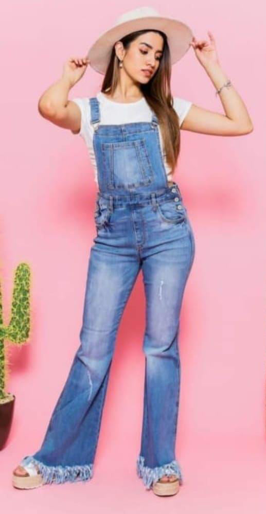 Overol de mezclilla acampanado