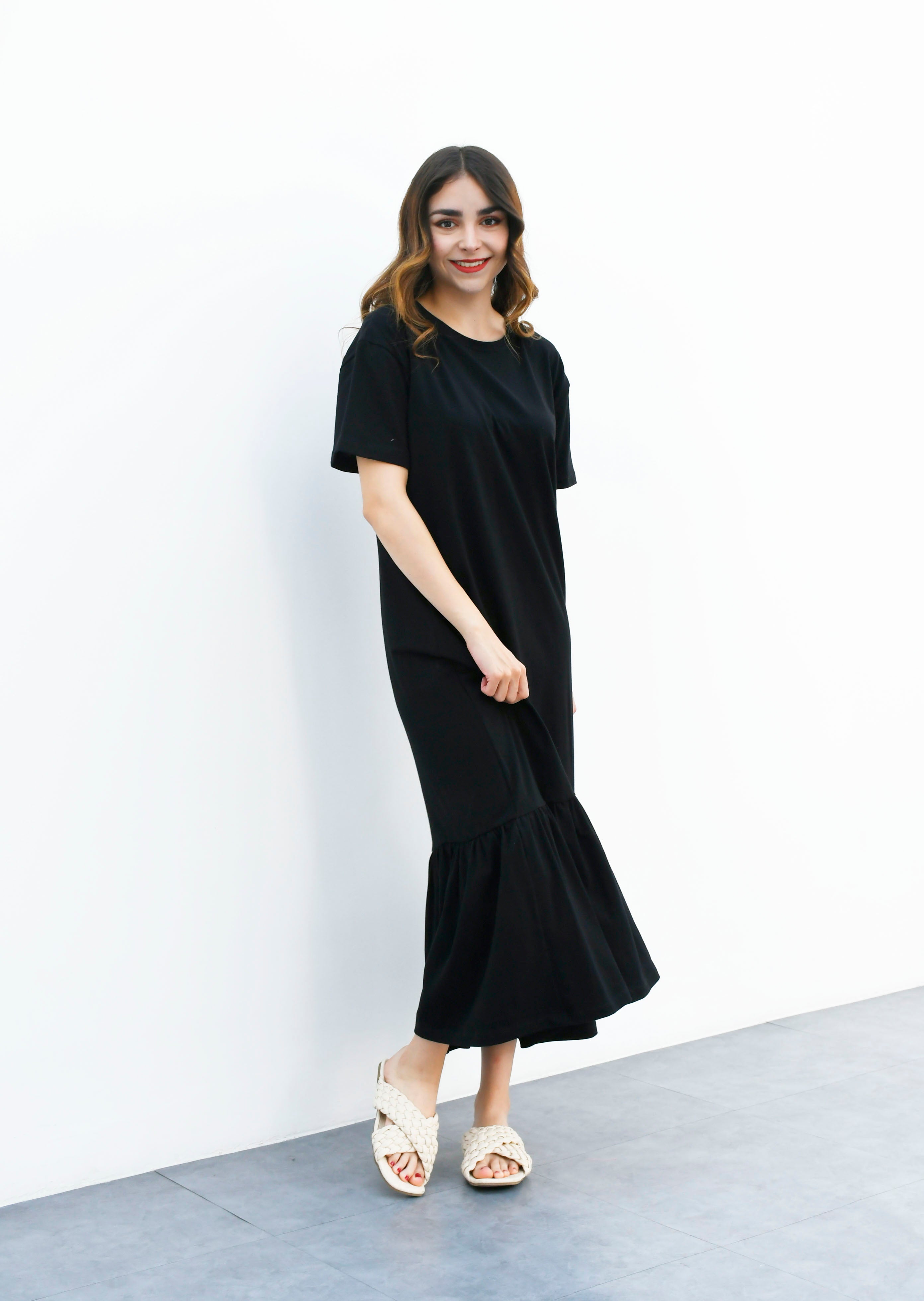 T-Shirt Dress con olán Negro