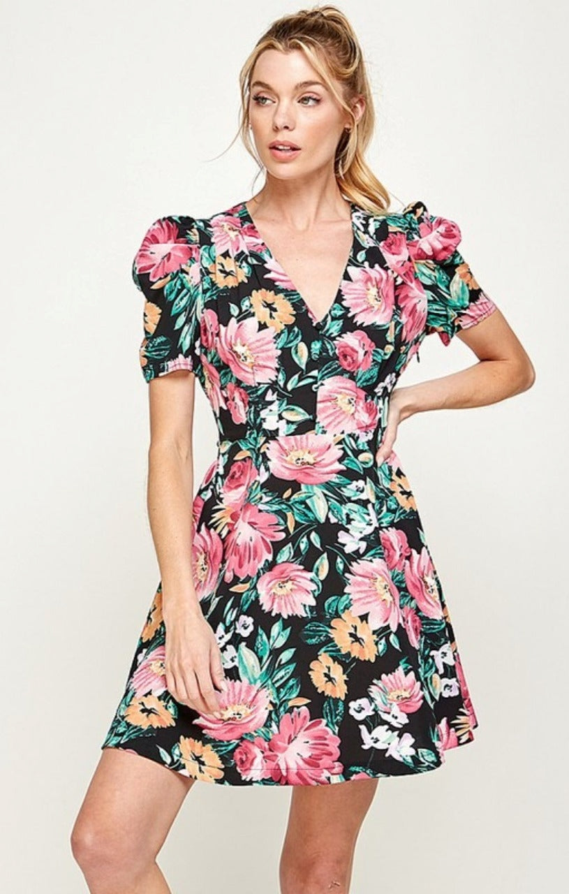 Vestido corto cuello V Negro con flores Magenta