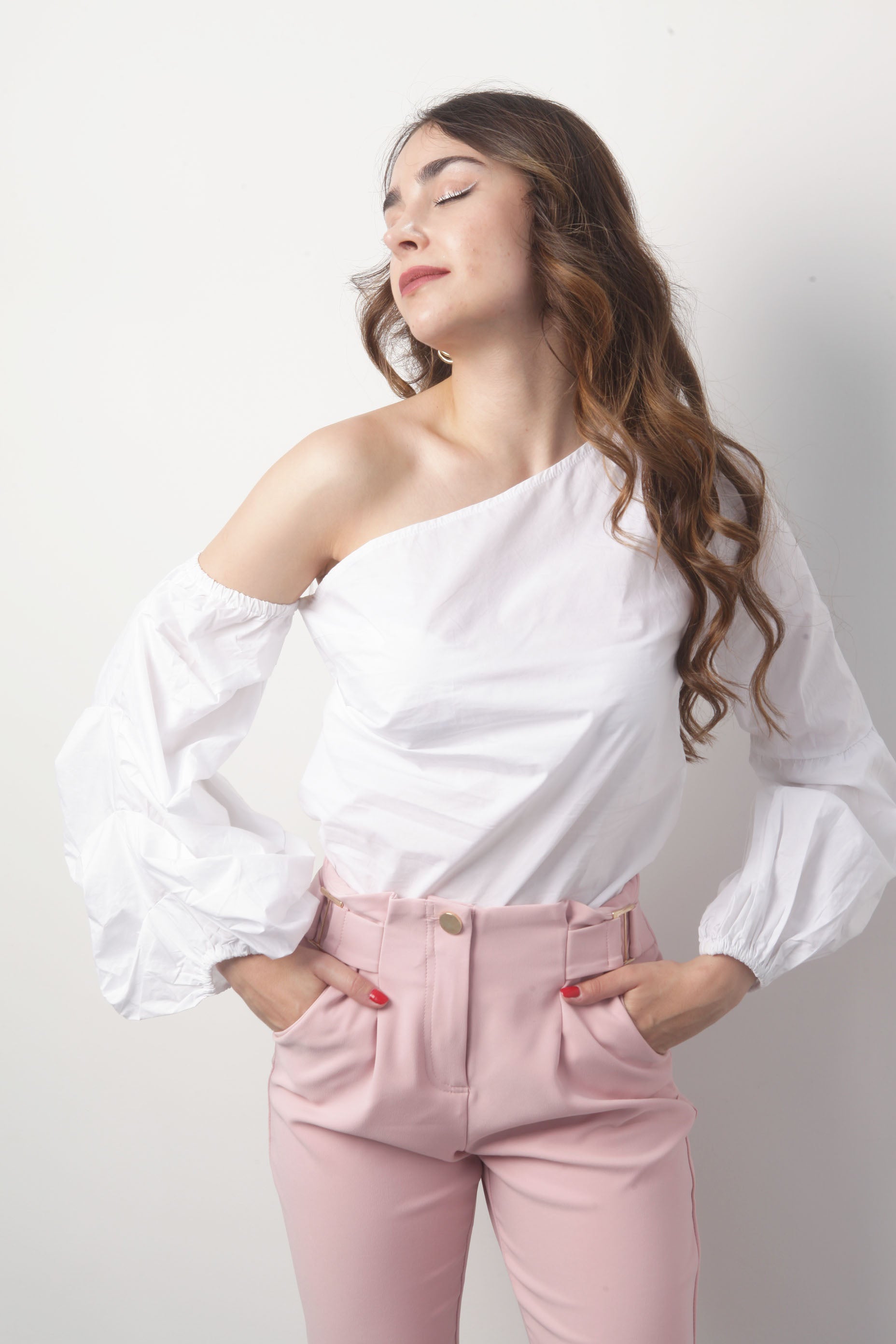 Blusa asimétrica un hombro descubierto Blanca