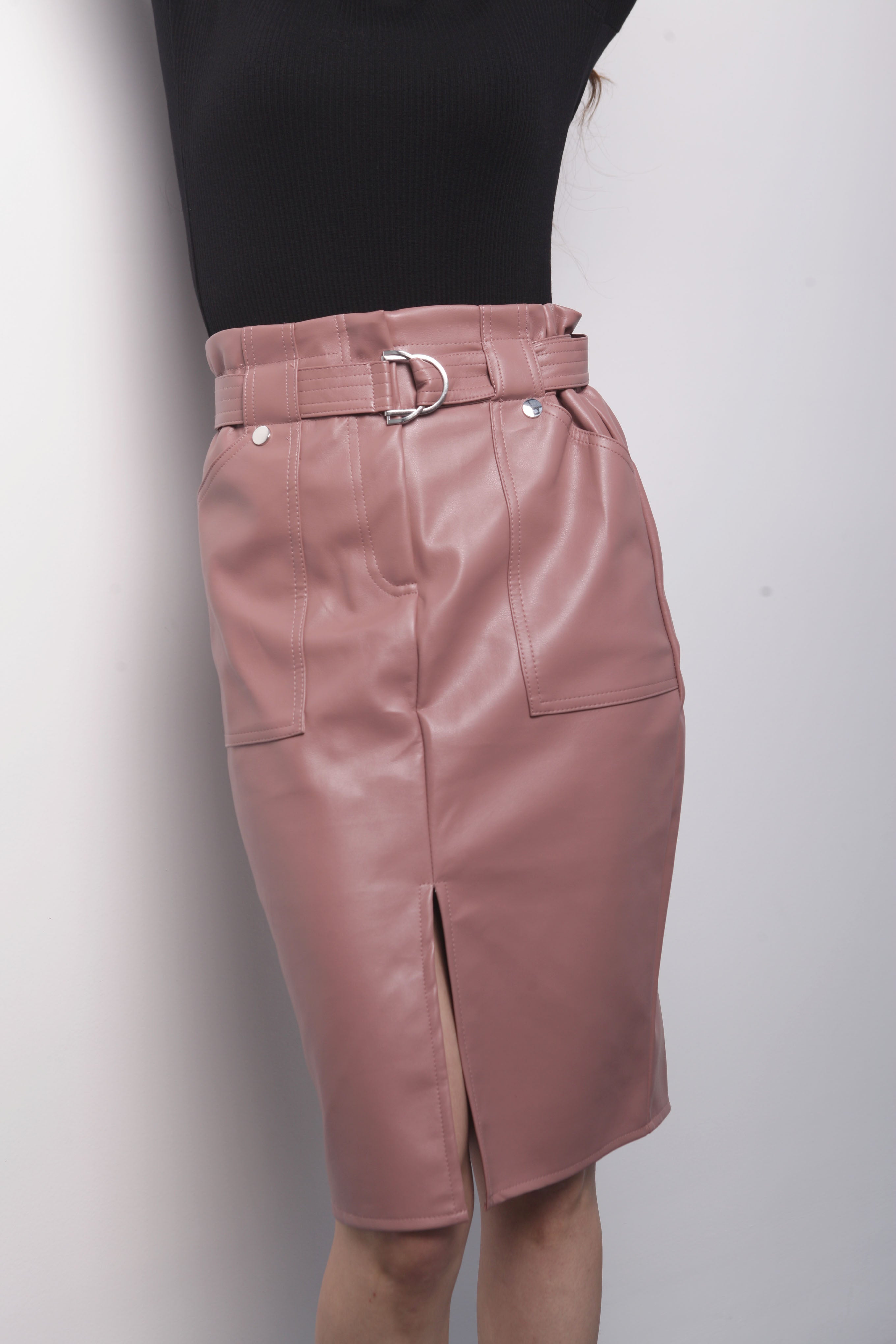 Falda lápiz de vinipiel con cinturón Rosa