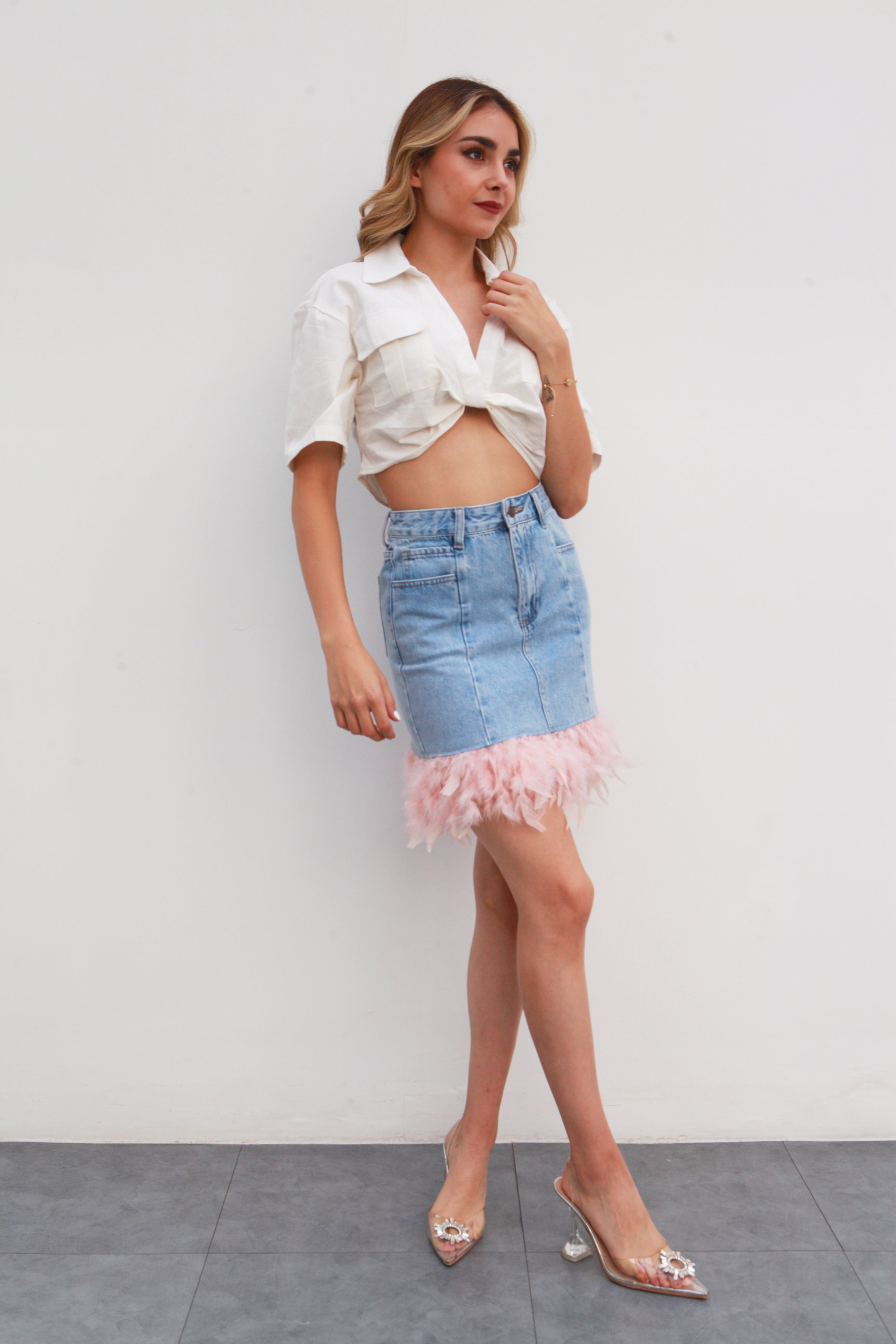 Falda Denim con Plumas rosas