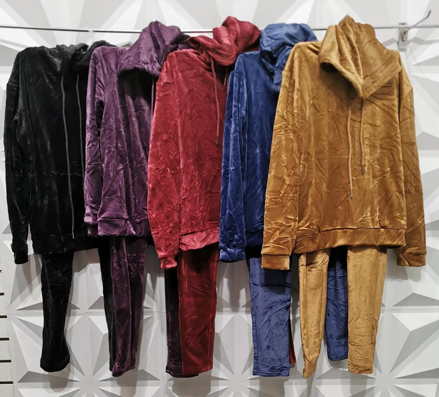 Set de Pantalón y Hoodie de Terciopelo Negro