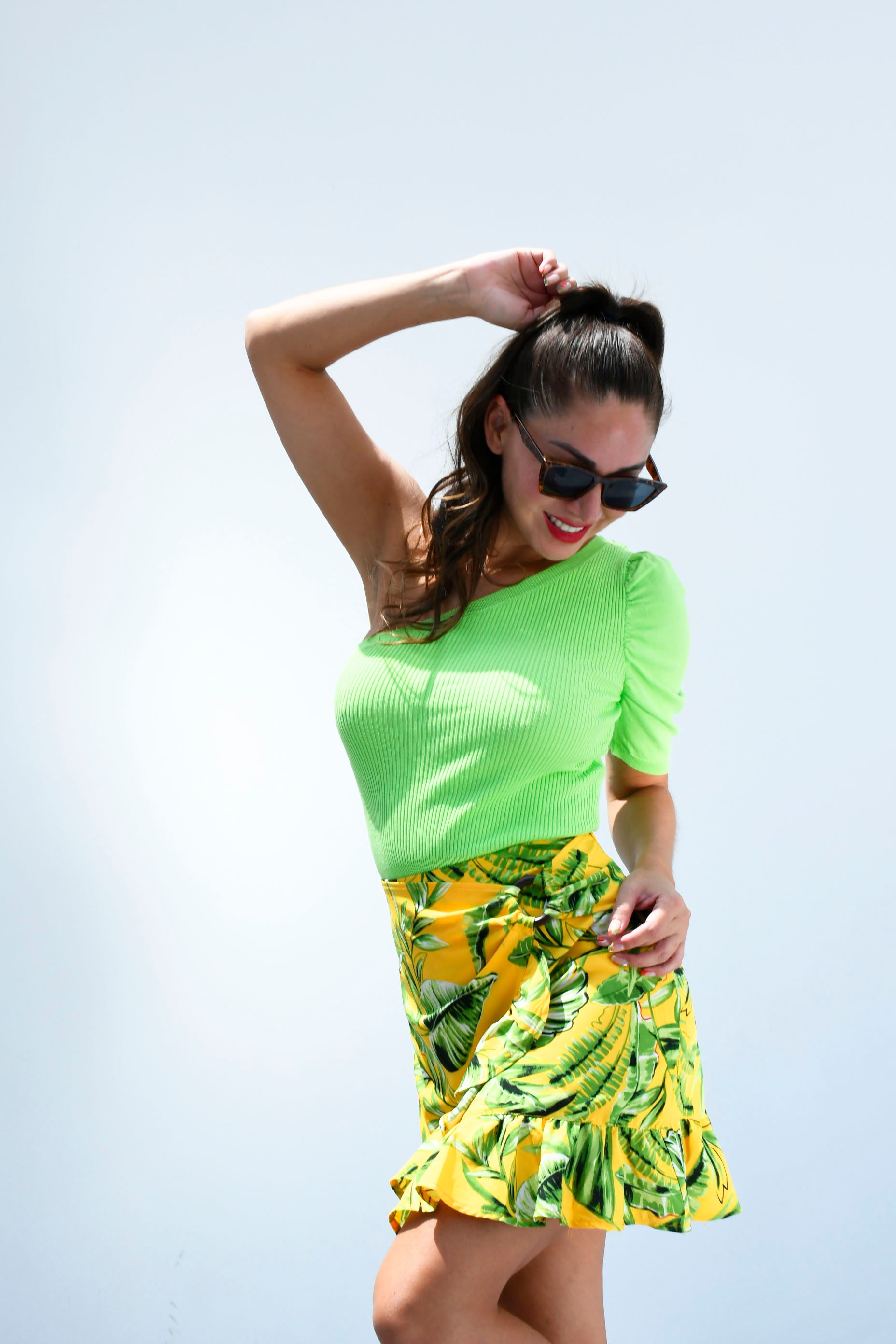 Falda corta envolvente Tropical Amarilla