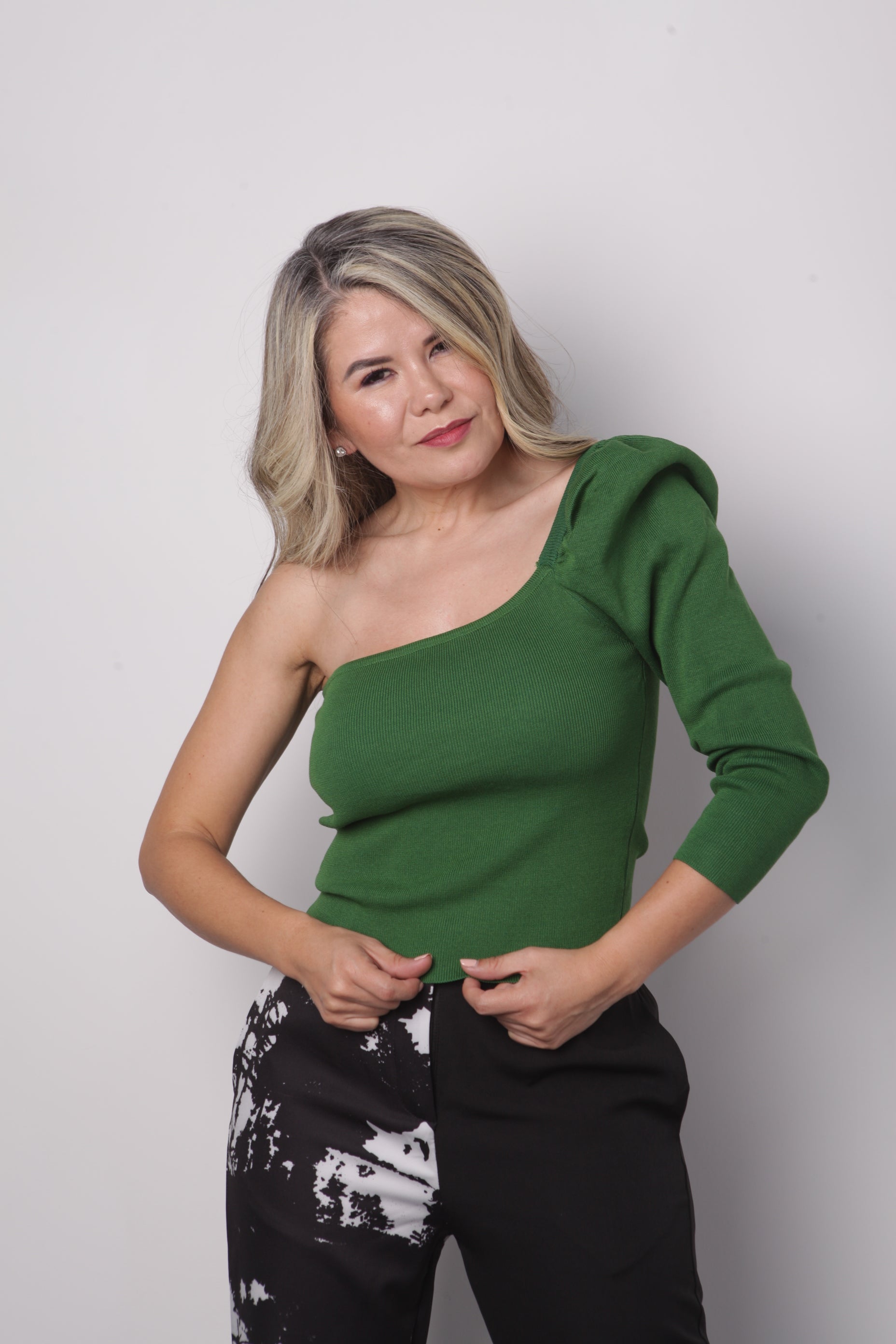 Blusa de punto con una manga Verde