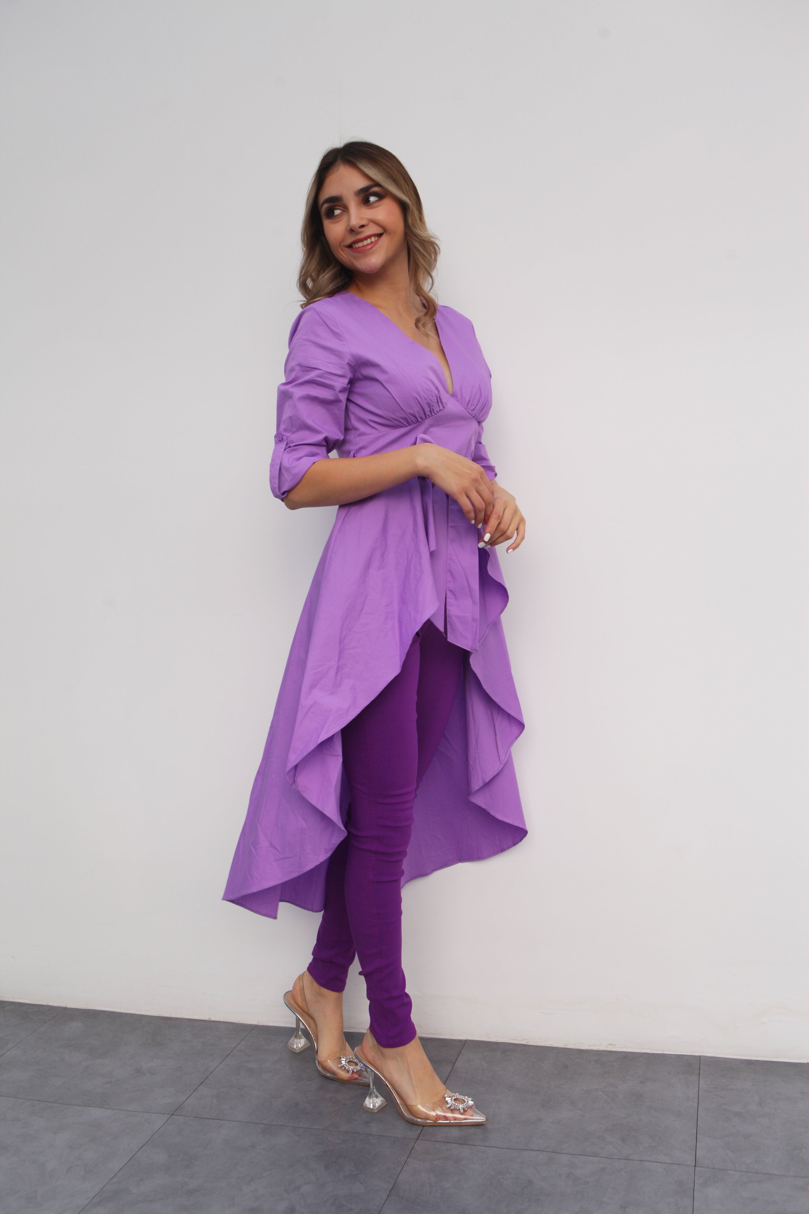 Maxi blusa asimétrica manga ajustable Lila