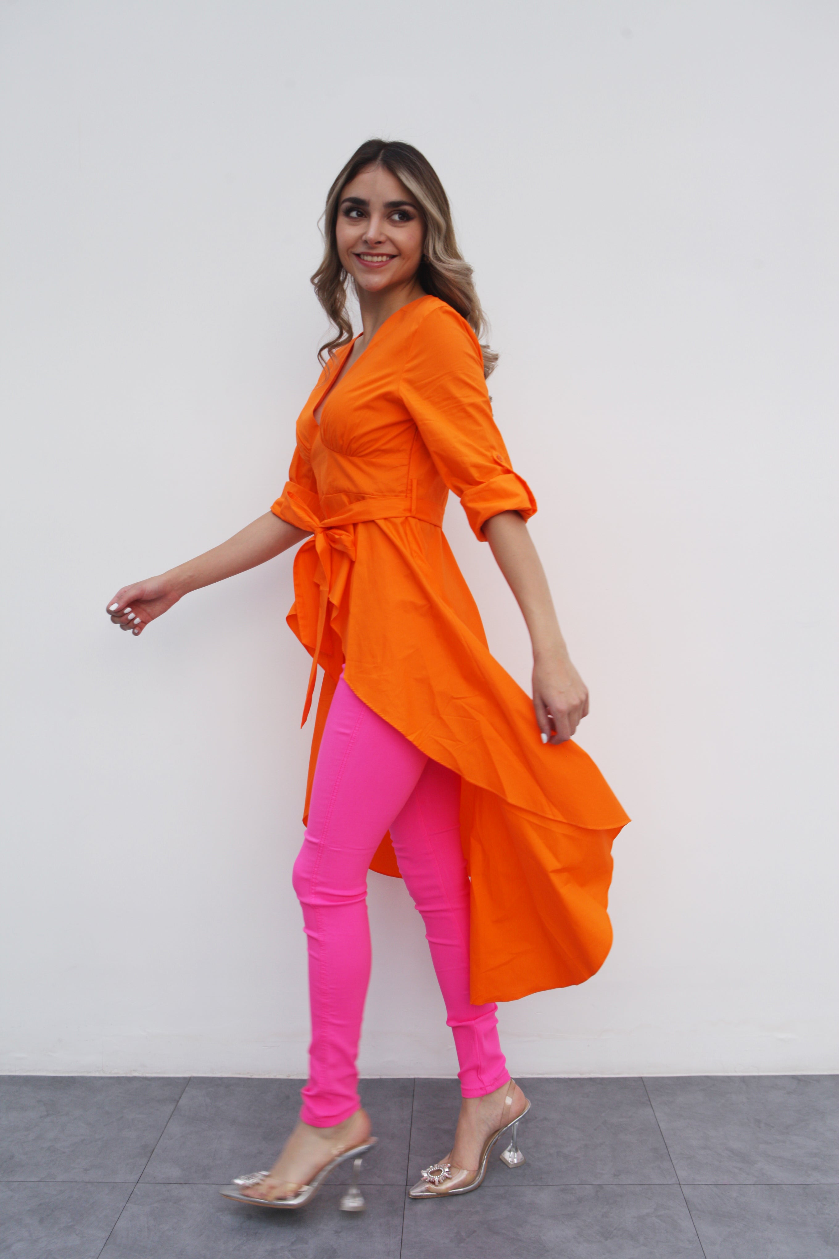 Maxi blusa asimétrica manga ajustable Naranja