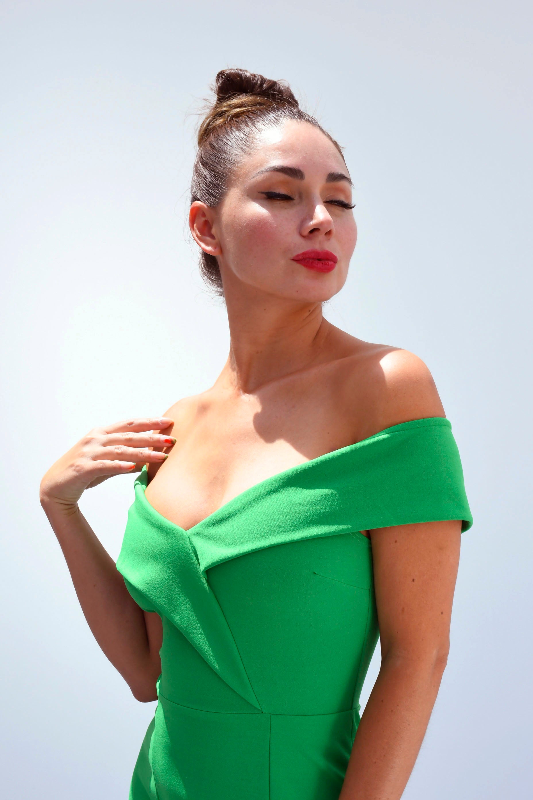 Vestido largo off-shoulder abertura pierna Verde