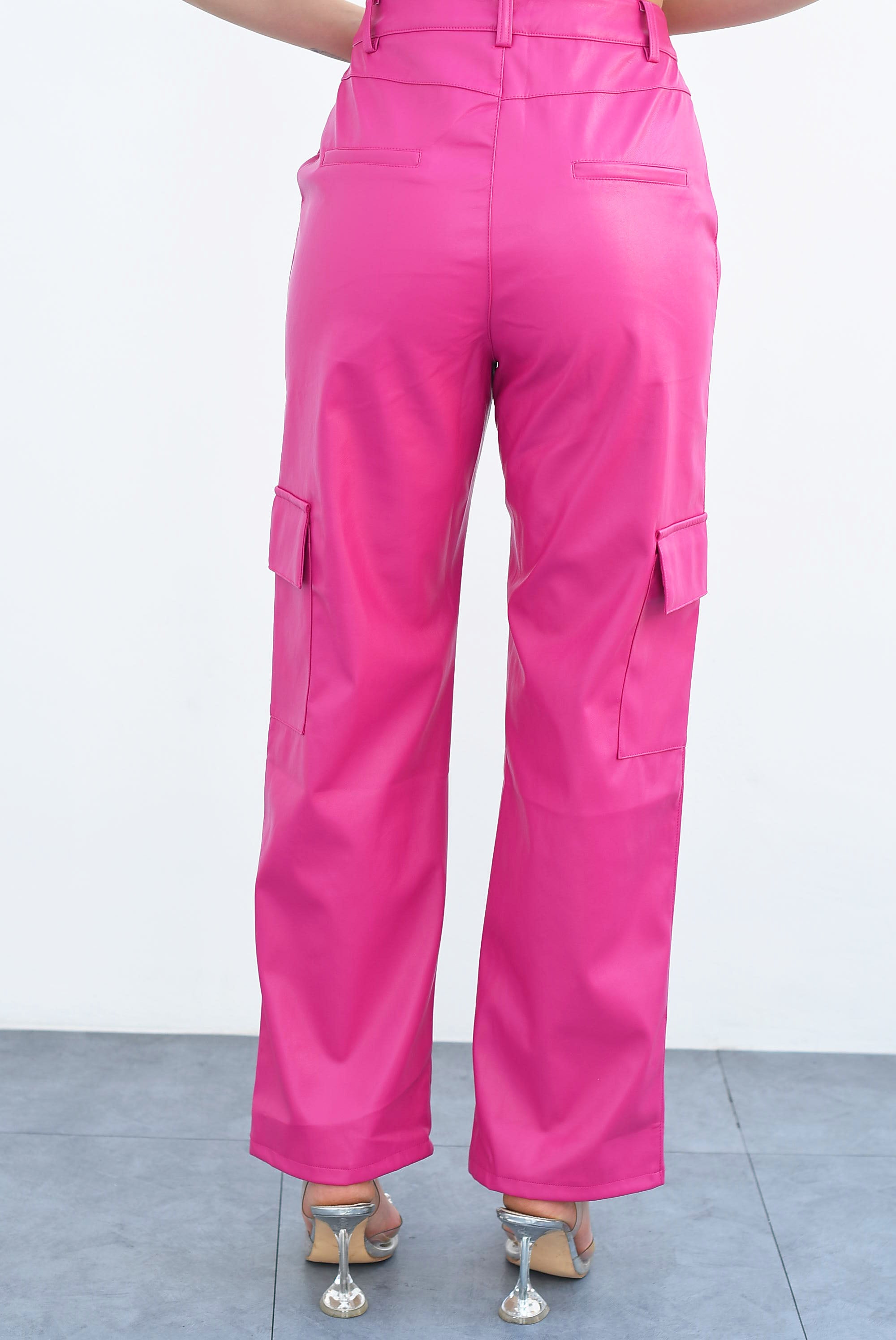 Pantalón pierna ancha cargo vinipiel Fiusha