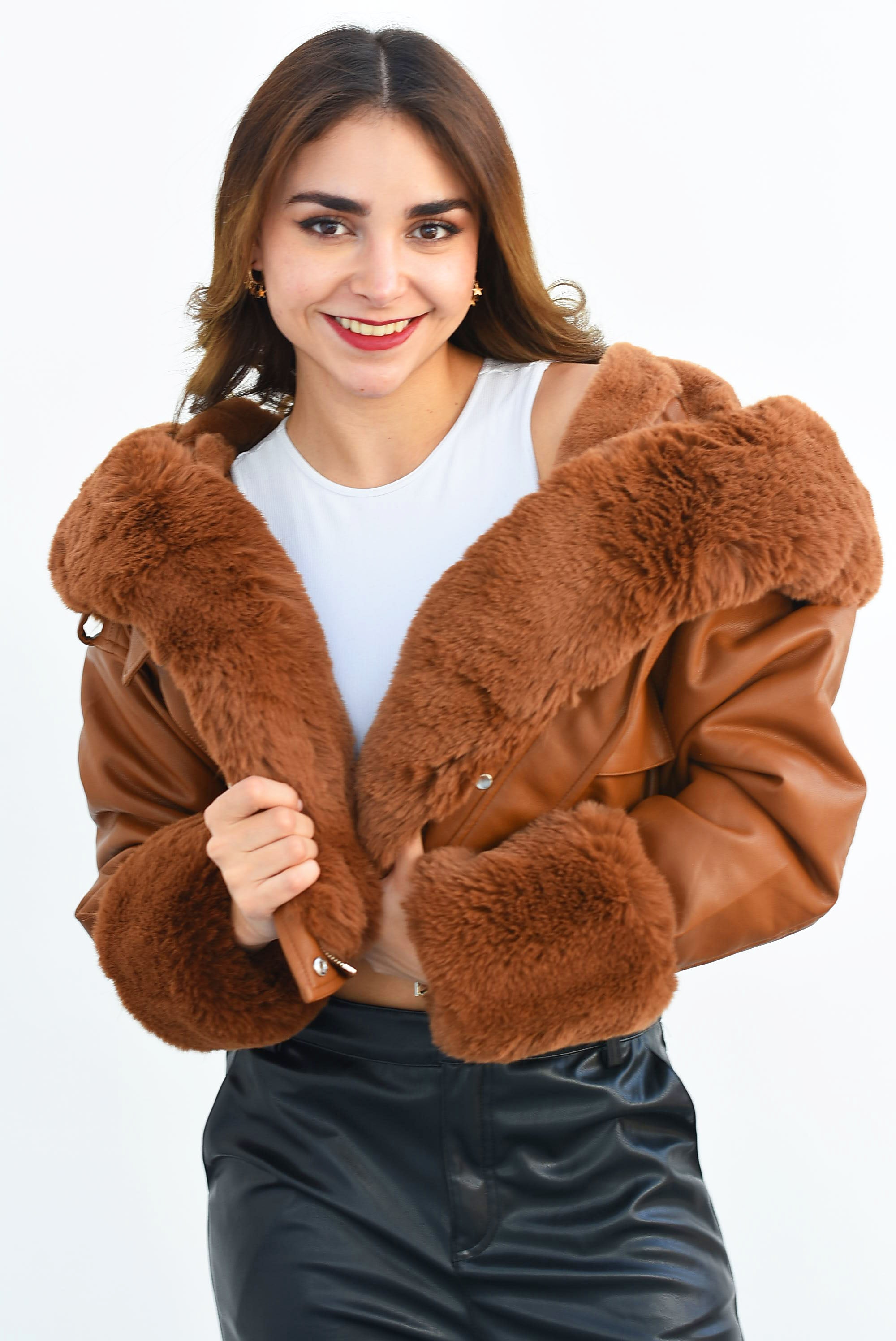 Chamarra cargo vinipiel faux fur Camel