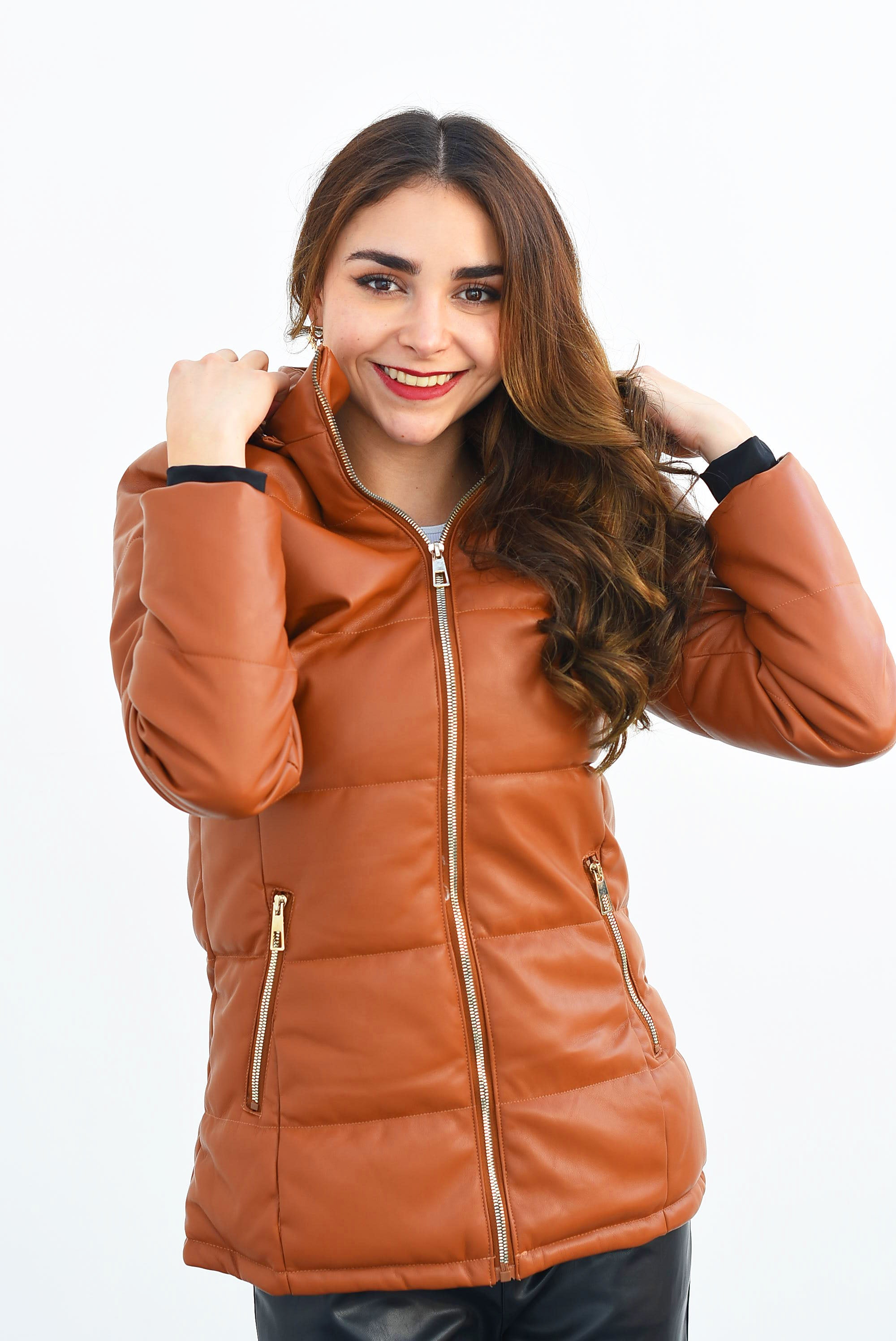 Chamarra larga puffer vinipiel Camel