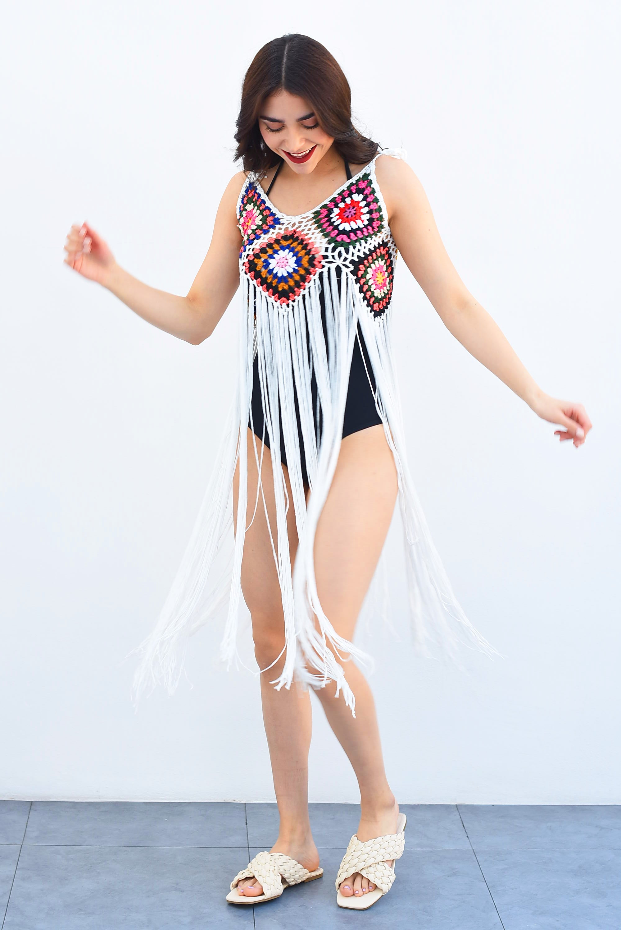 Blusa larga crochet flecos y flores Blanca