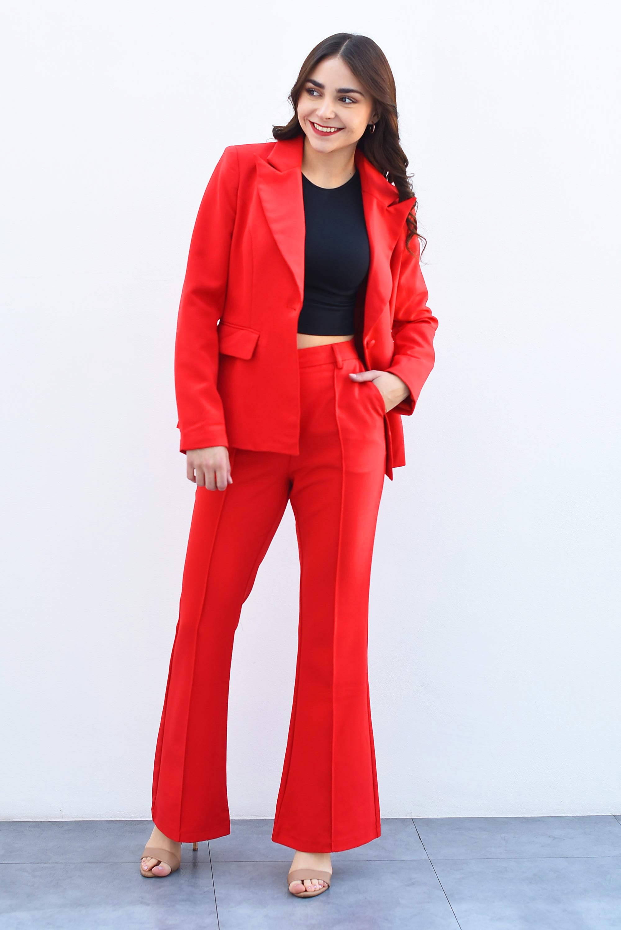 Set Pantalón flare y Saco Rojo