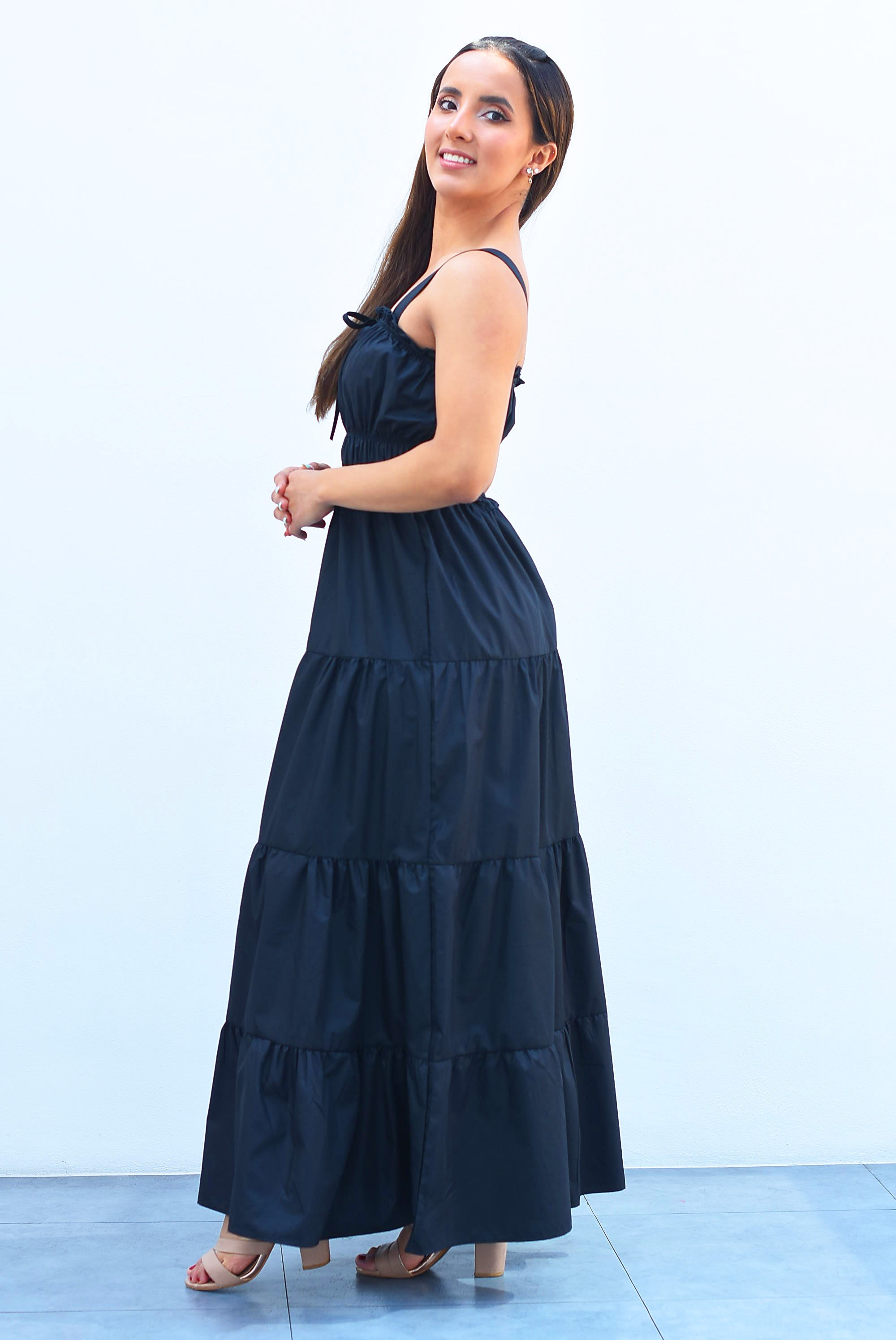 Vestido tirantes falda olanes Negro