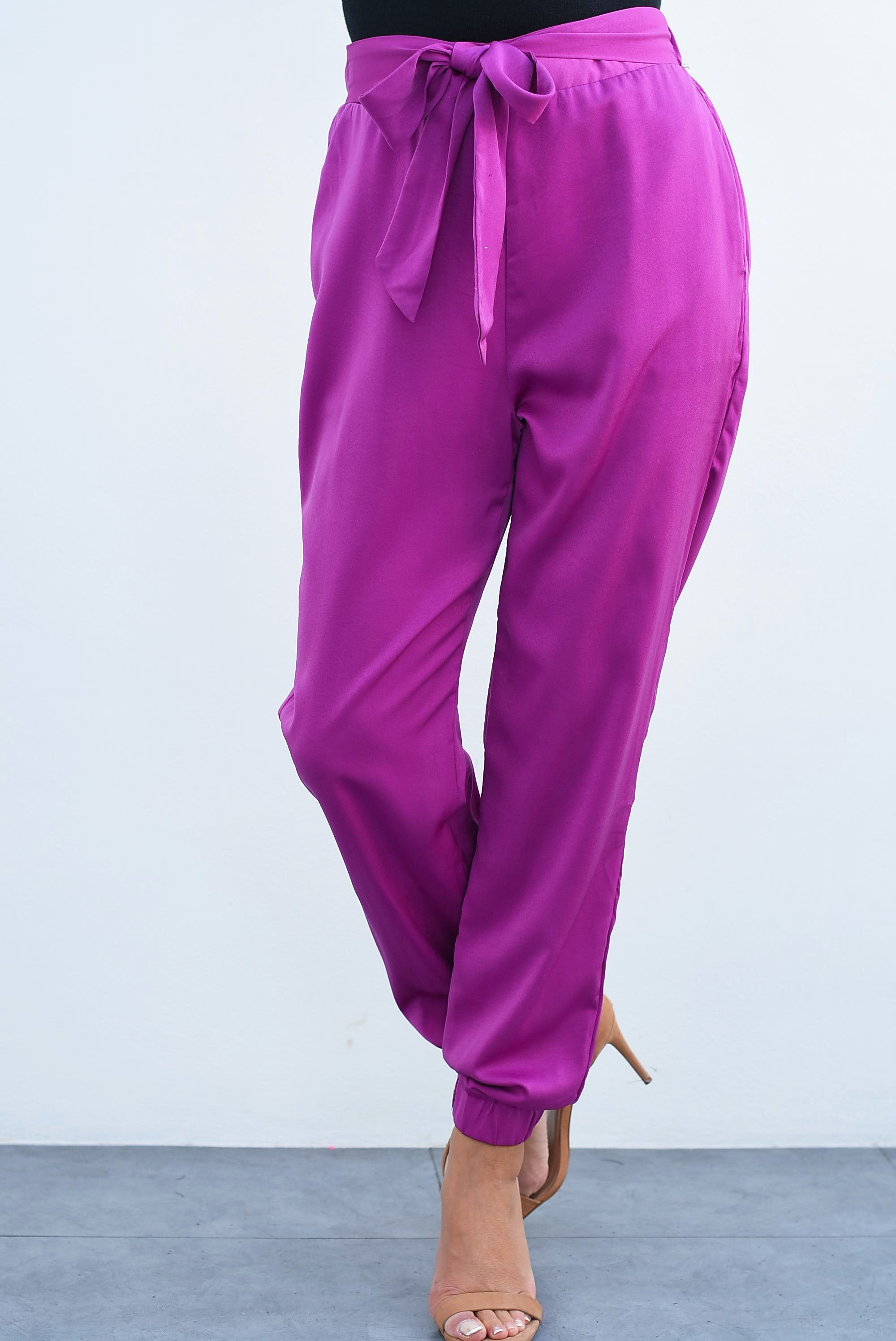 Pantalón tipo jogger satín Morado