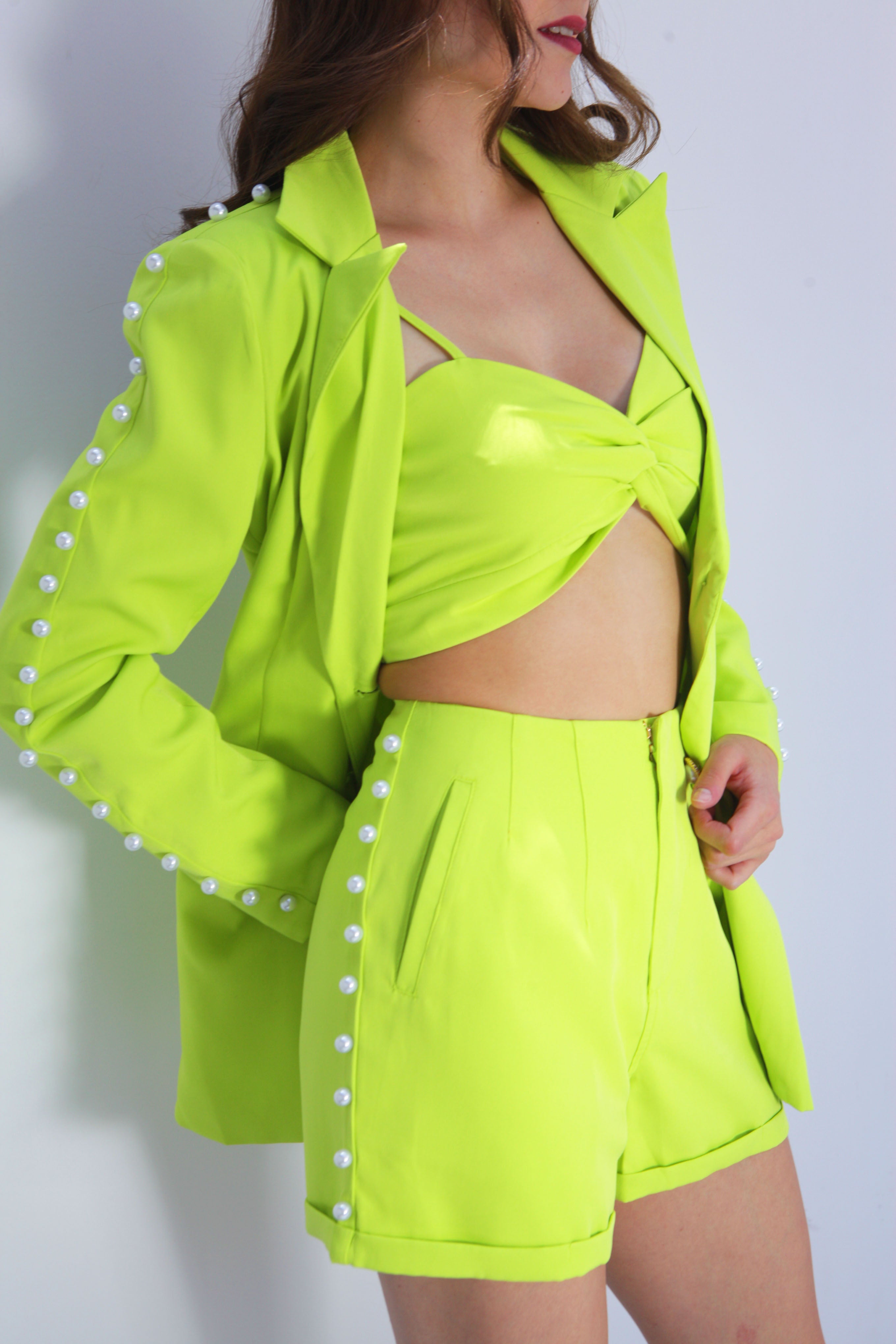 Set de 3 piezas: Short, Top y Blazer con perlas Lime