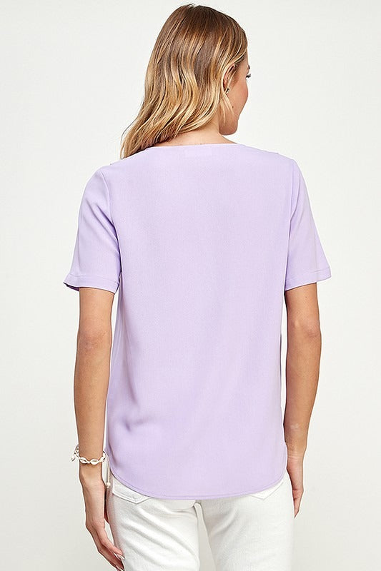 Blusa cuello V drapeado hombros Lila