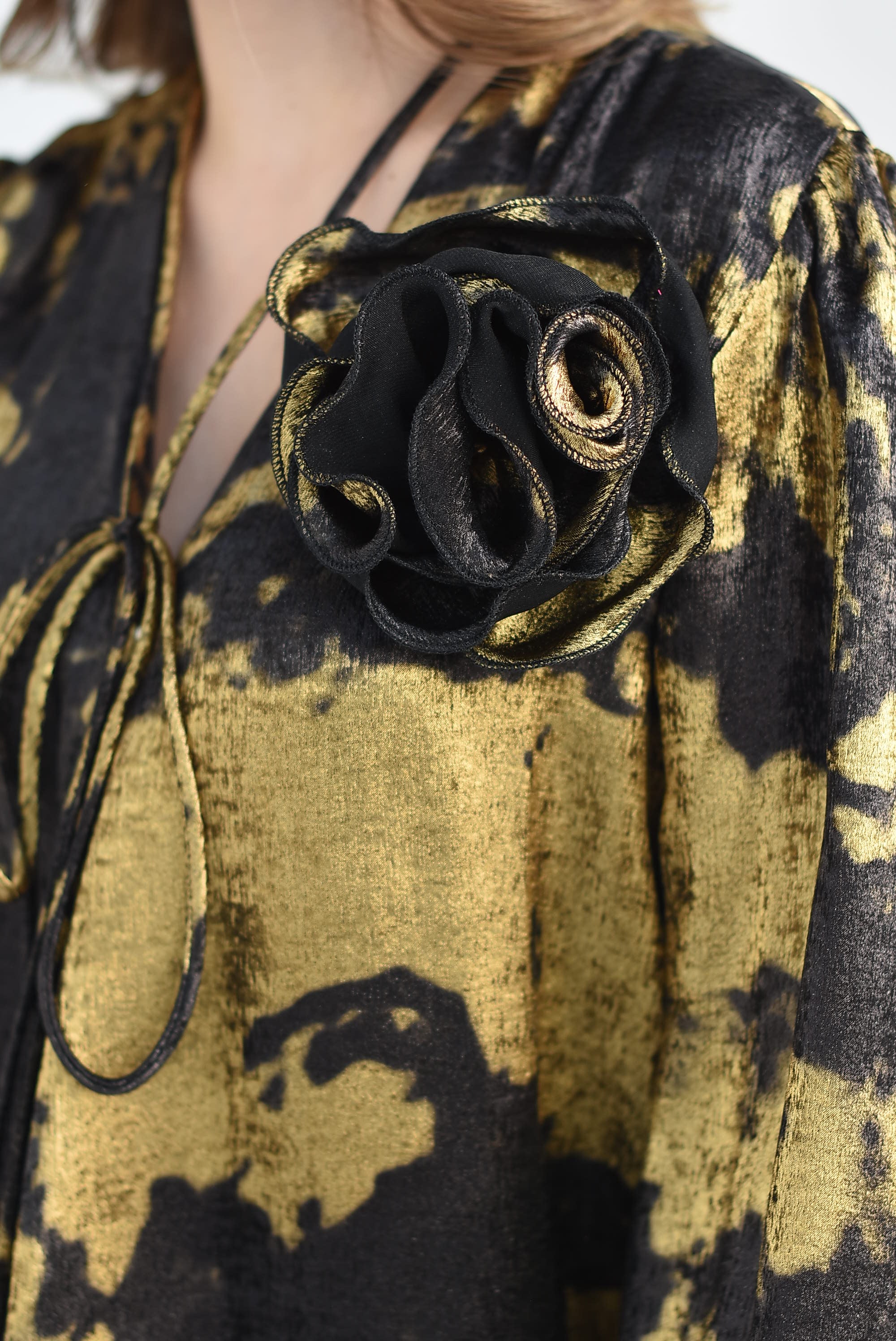 Blusa manchas Negro con Dorado