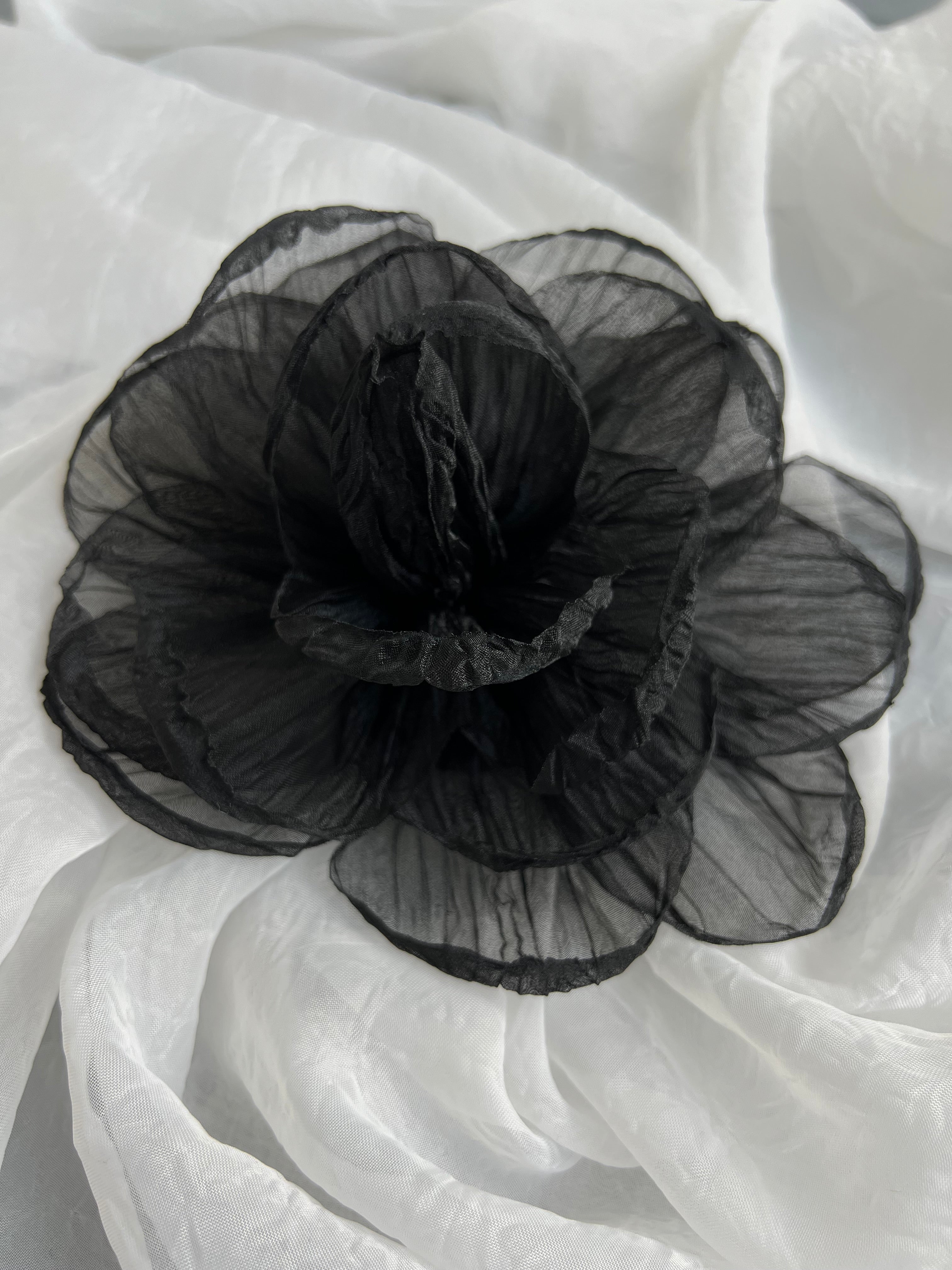 Broche flor corrugada