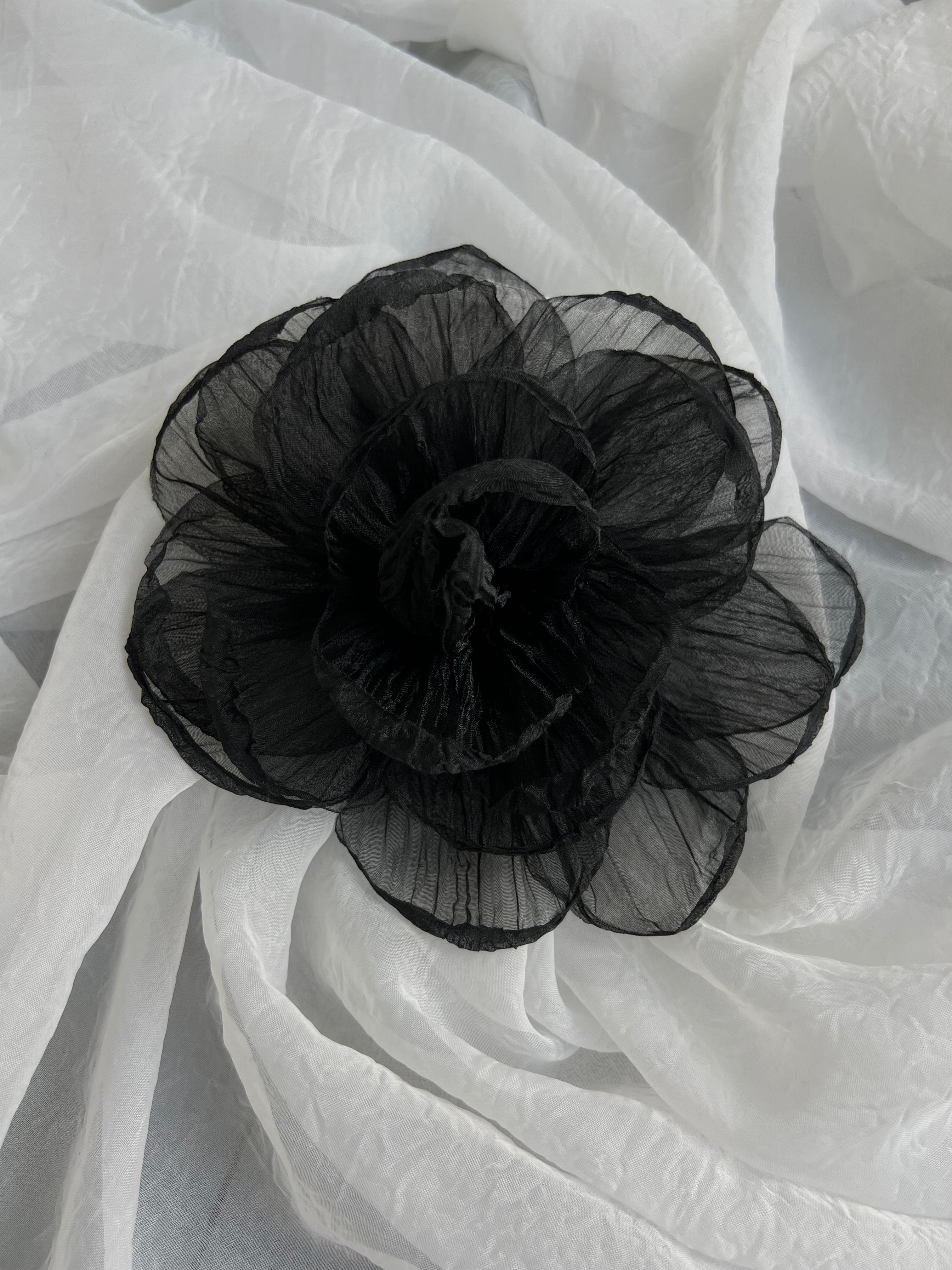 Broche flor corrugada