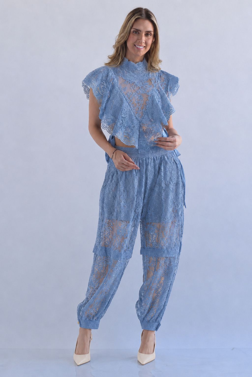 Set Pantalón globo y Blusa lazos encaje