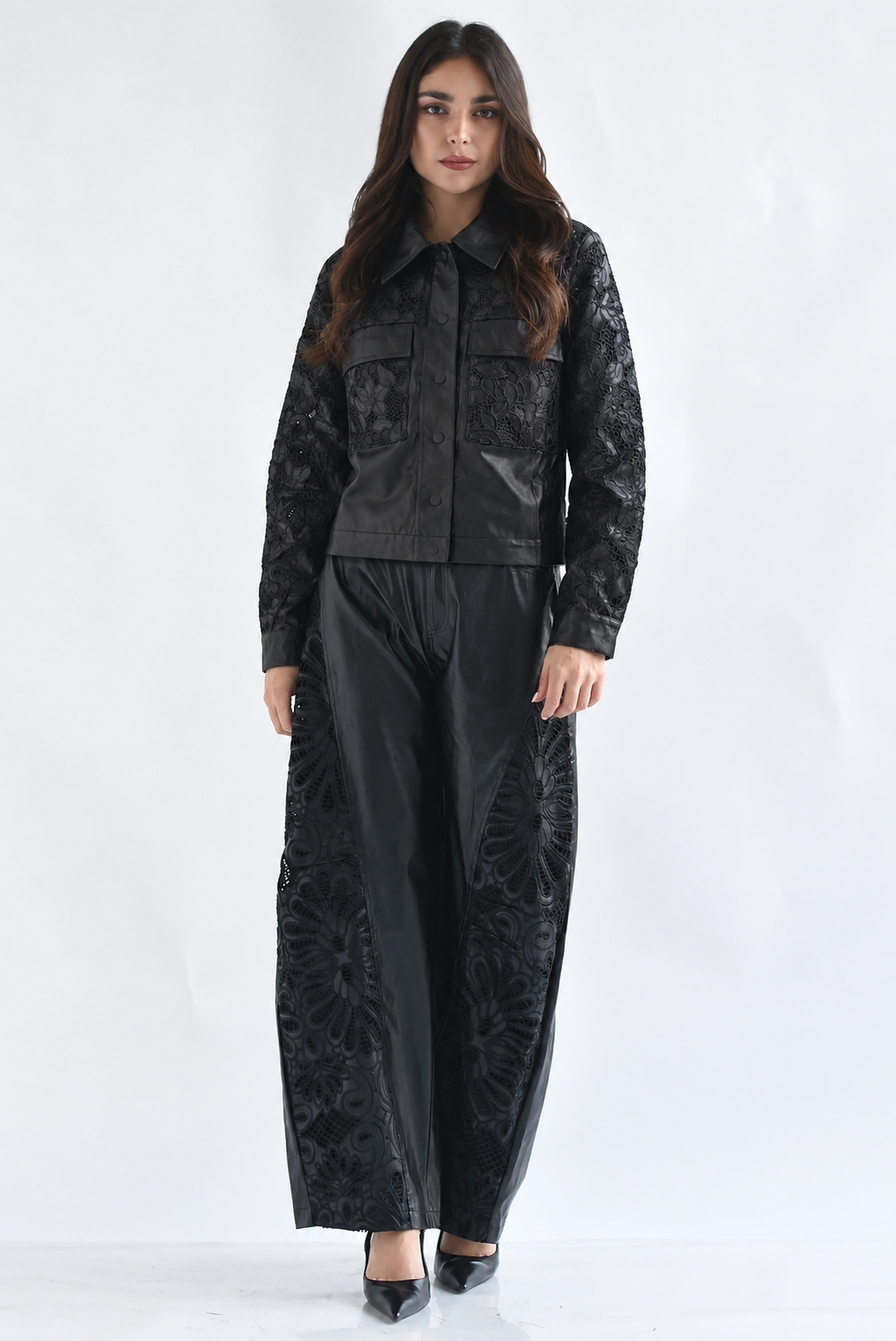 Set Pantalón barrel y Shacket calada vinipiel