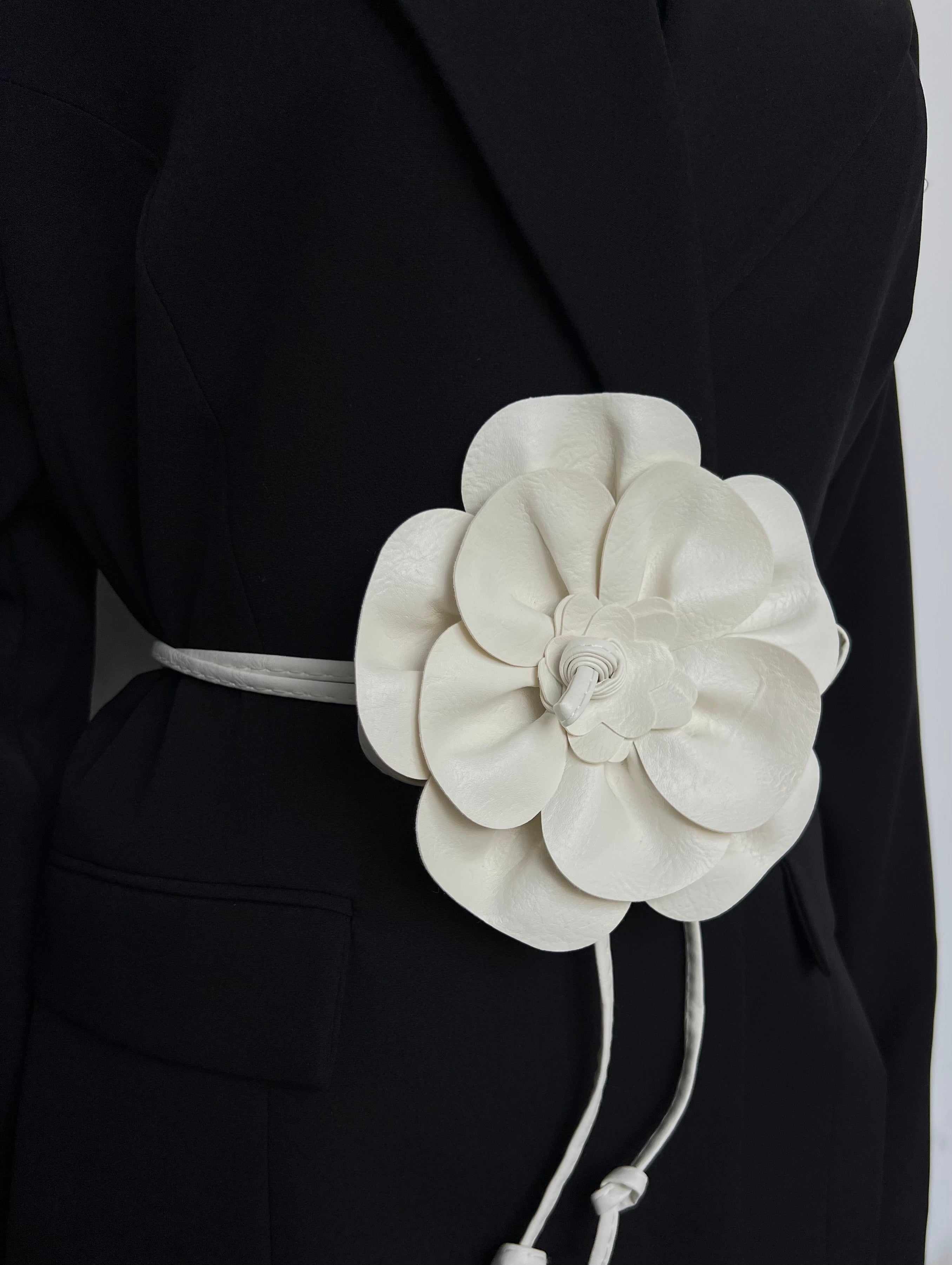 Cinturón y choker vinipiel Flor