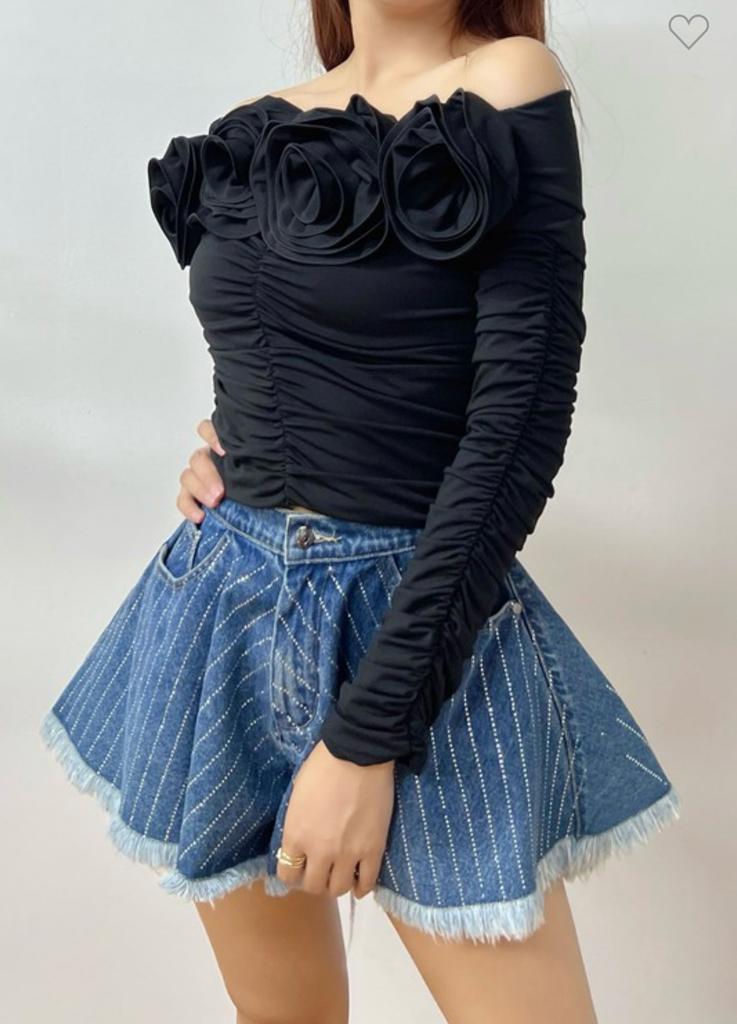 Blusa drapeada flores Negra