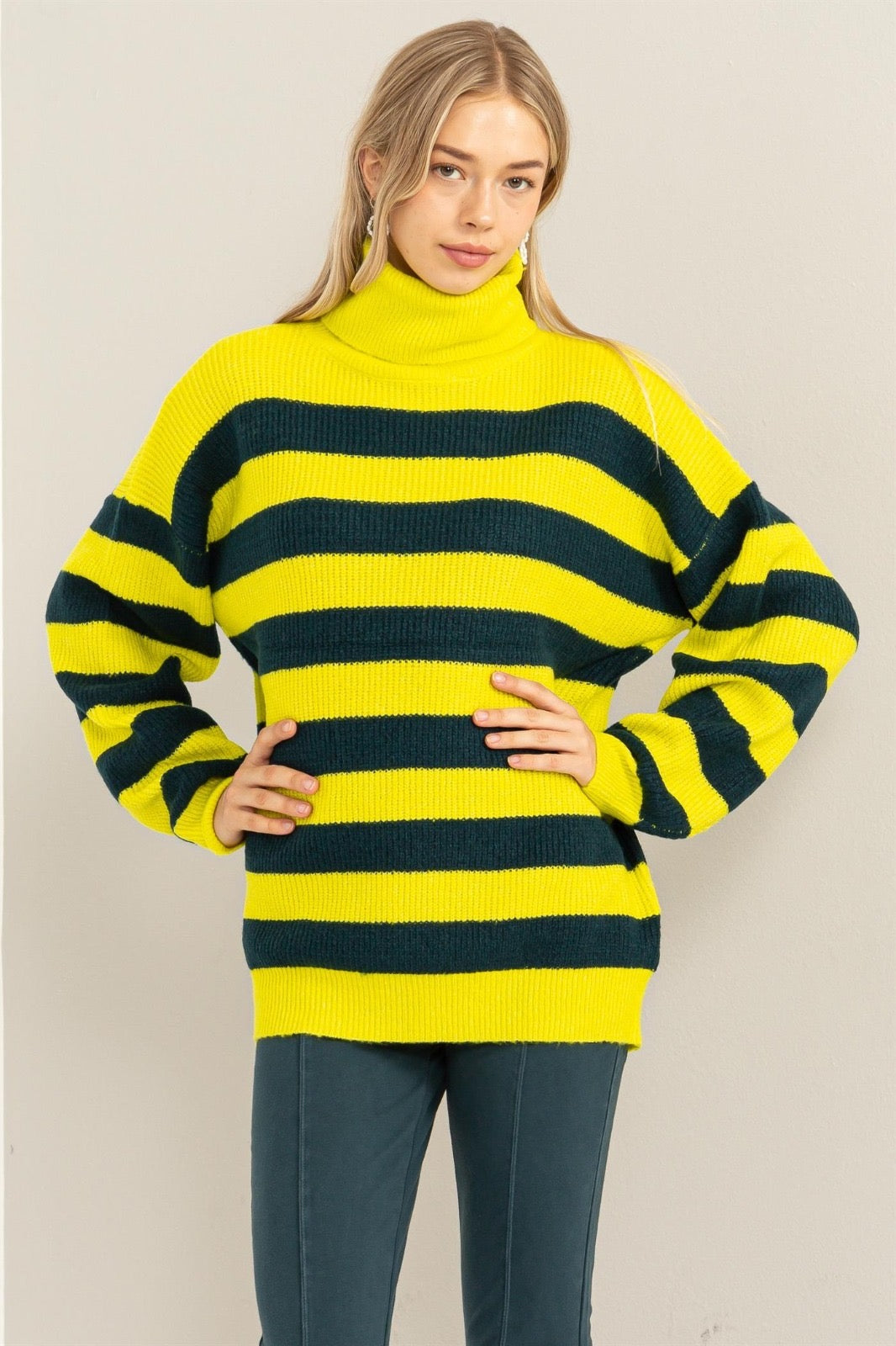 Sweater cuello líneas azules Lime